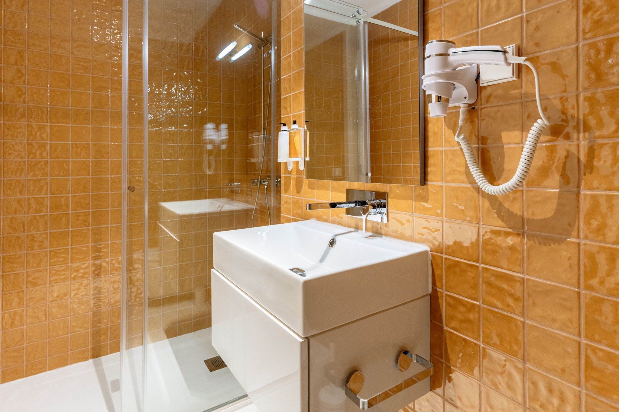 Feel Porto Clérigos Charm Flat 1.2-Badkamer