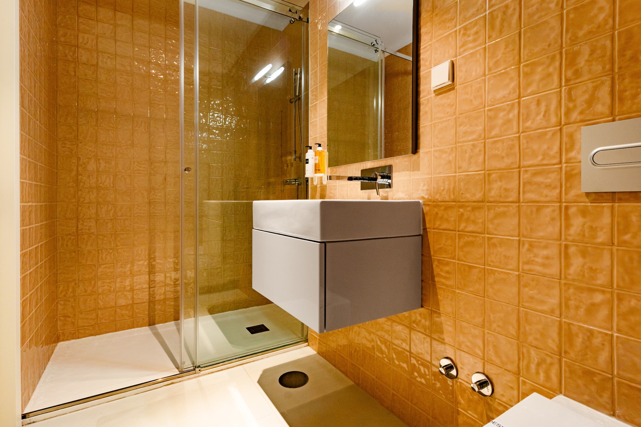 Feel Porto Clérigos Charm Flat 3.3-Badkamer