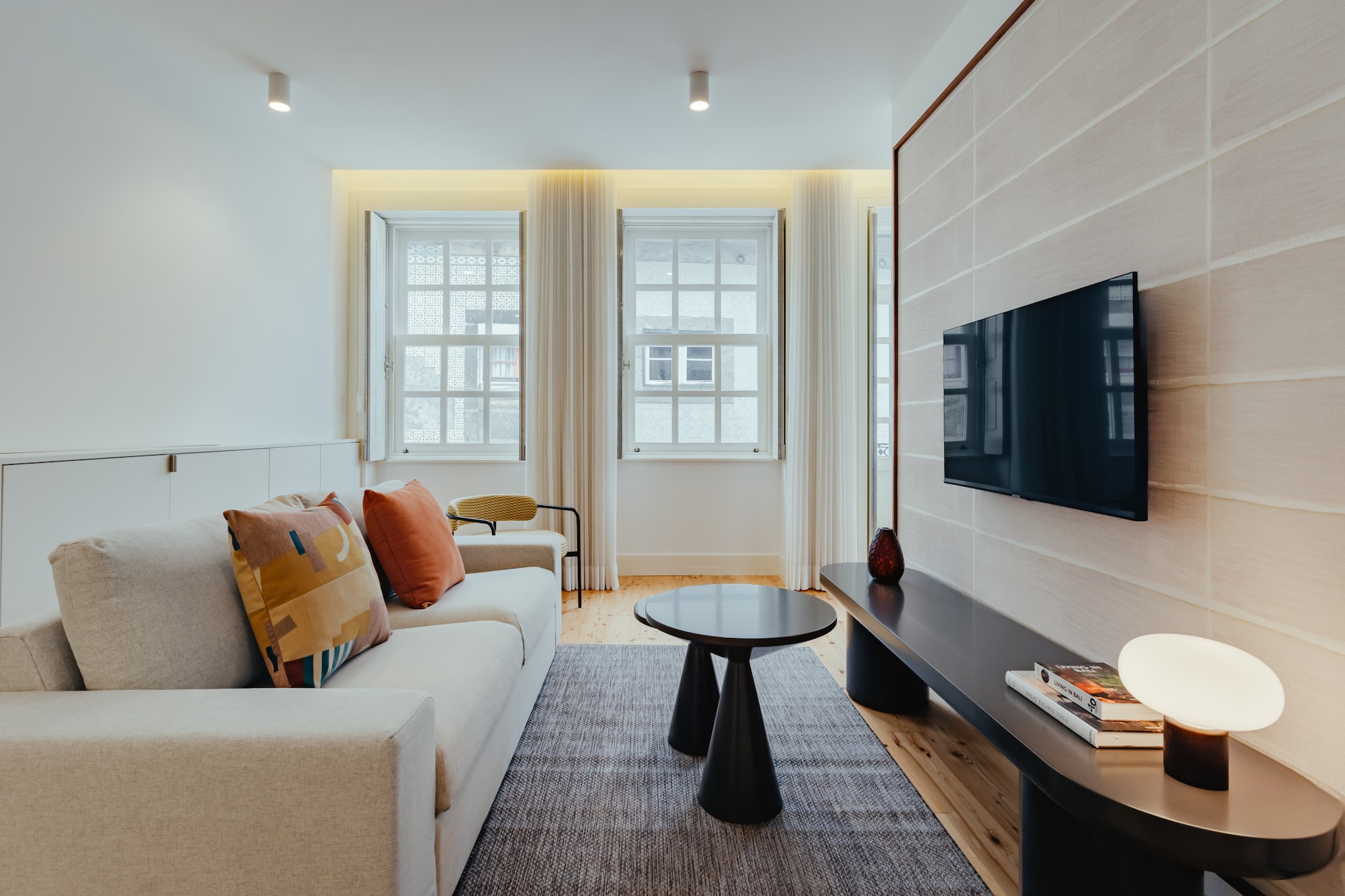 Feel Porto Clérigos Charm Flat 4.1-Woonkamer