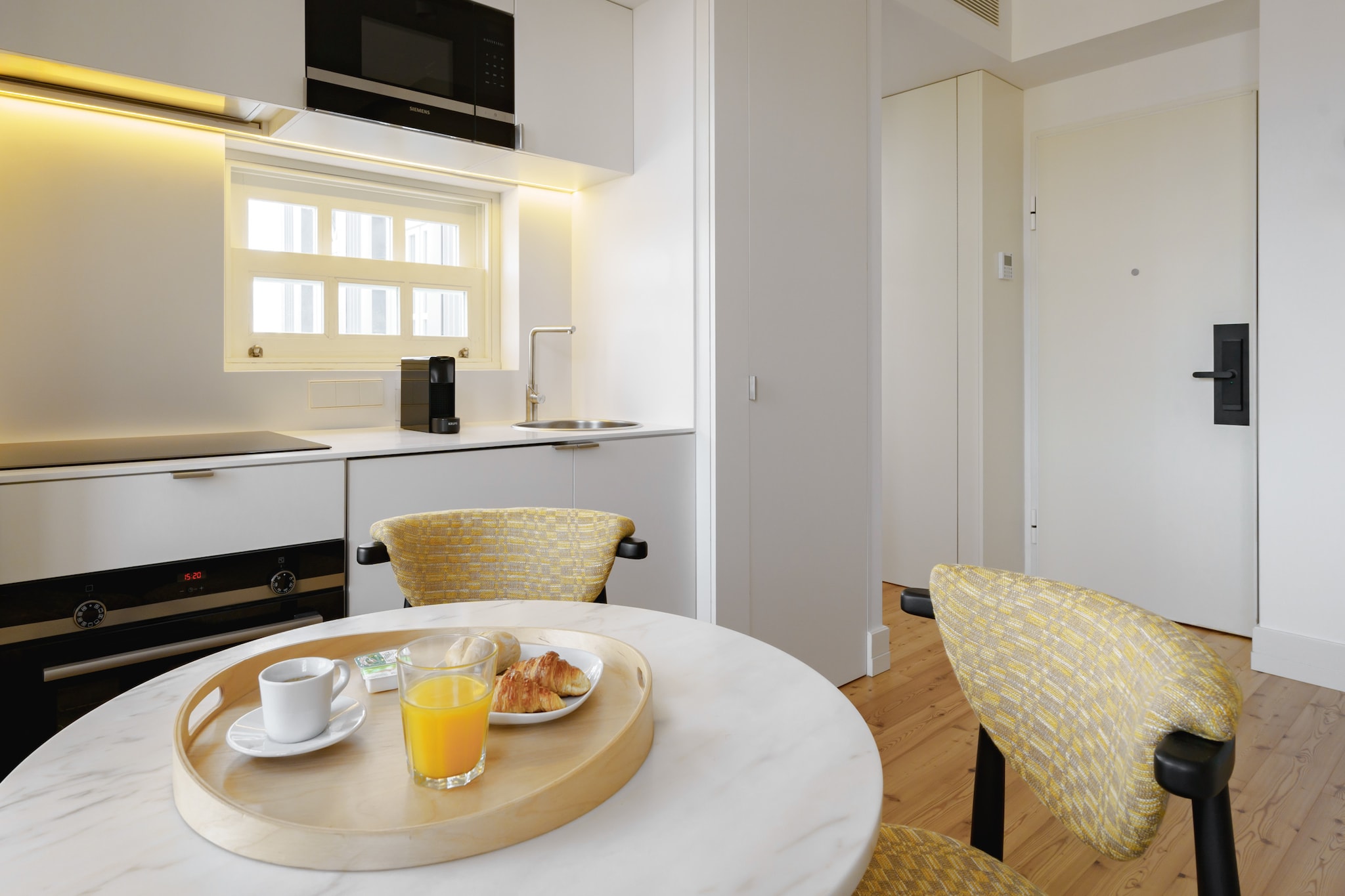 Feel Porto Clérigos Charm Flat 4.2-Eetkamer