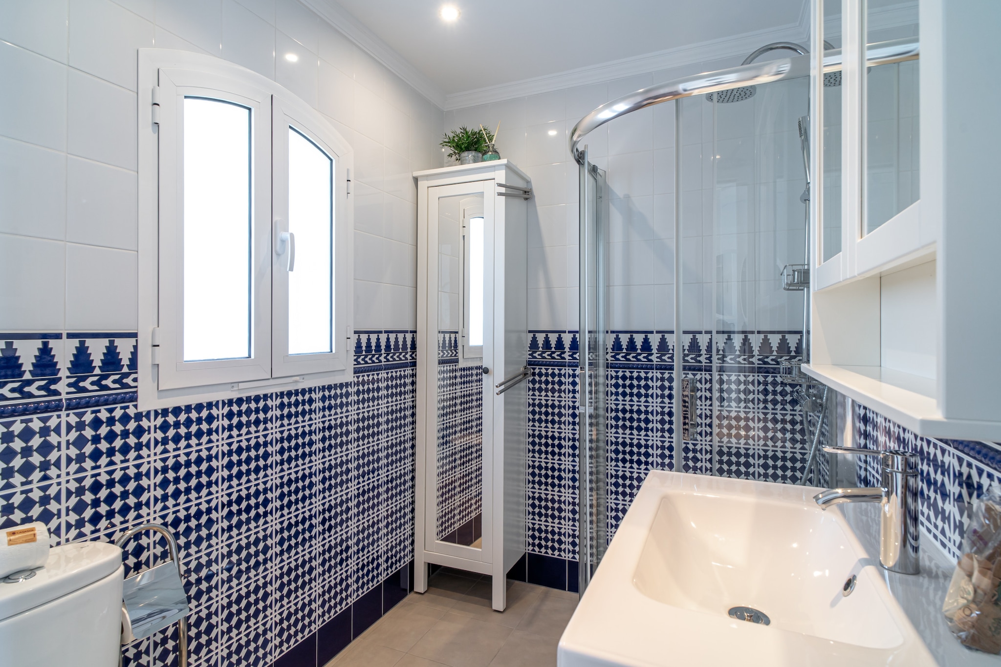 Verano Azul Seasun 90B by Casasol-Badezimmer