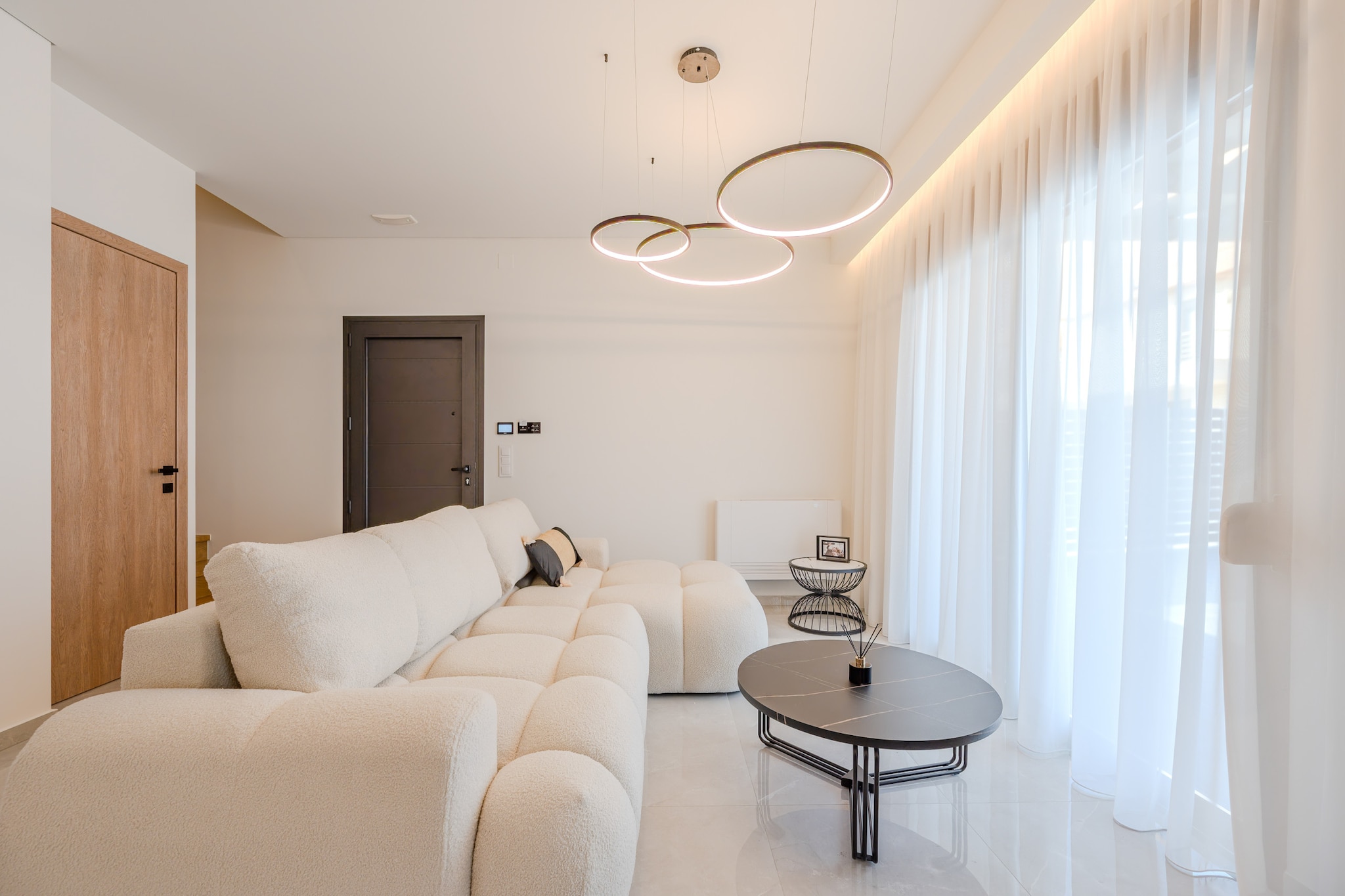 Rosy 2-Living room