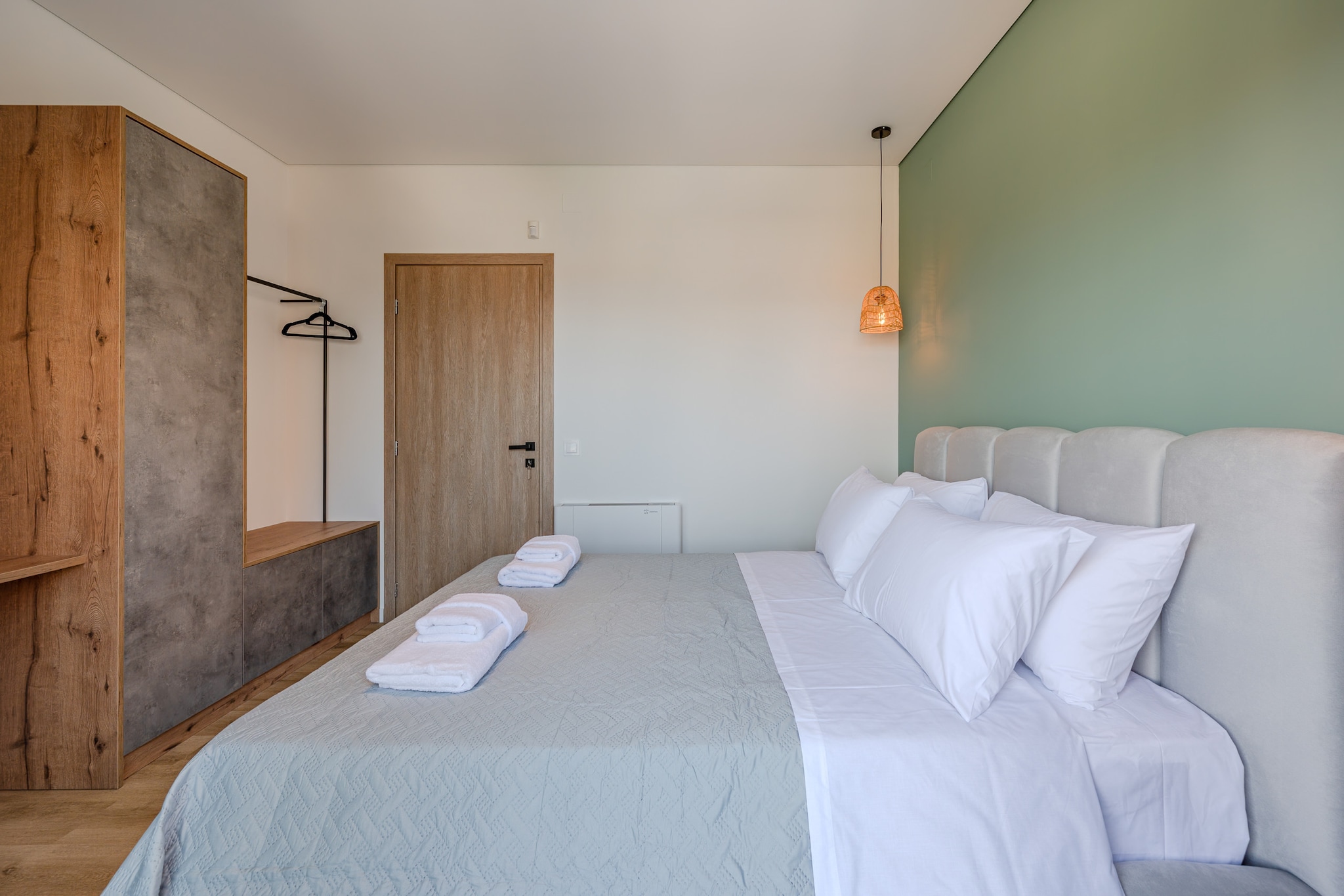 Rosy 2-Bedroom