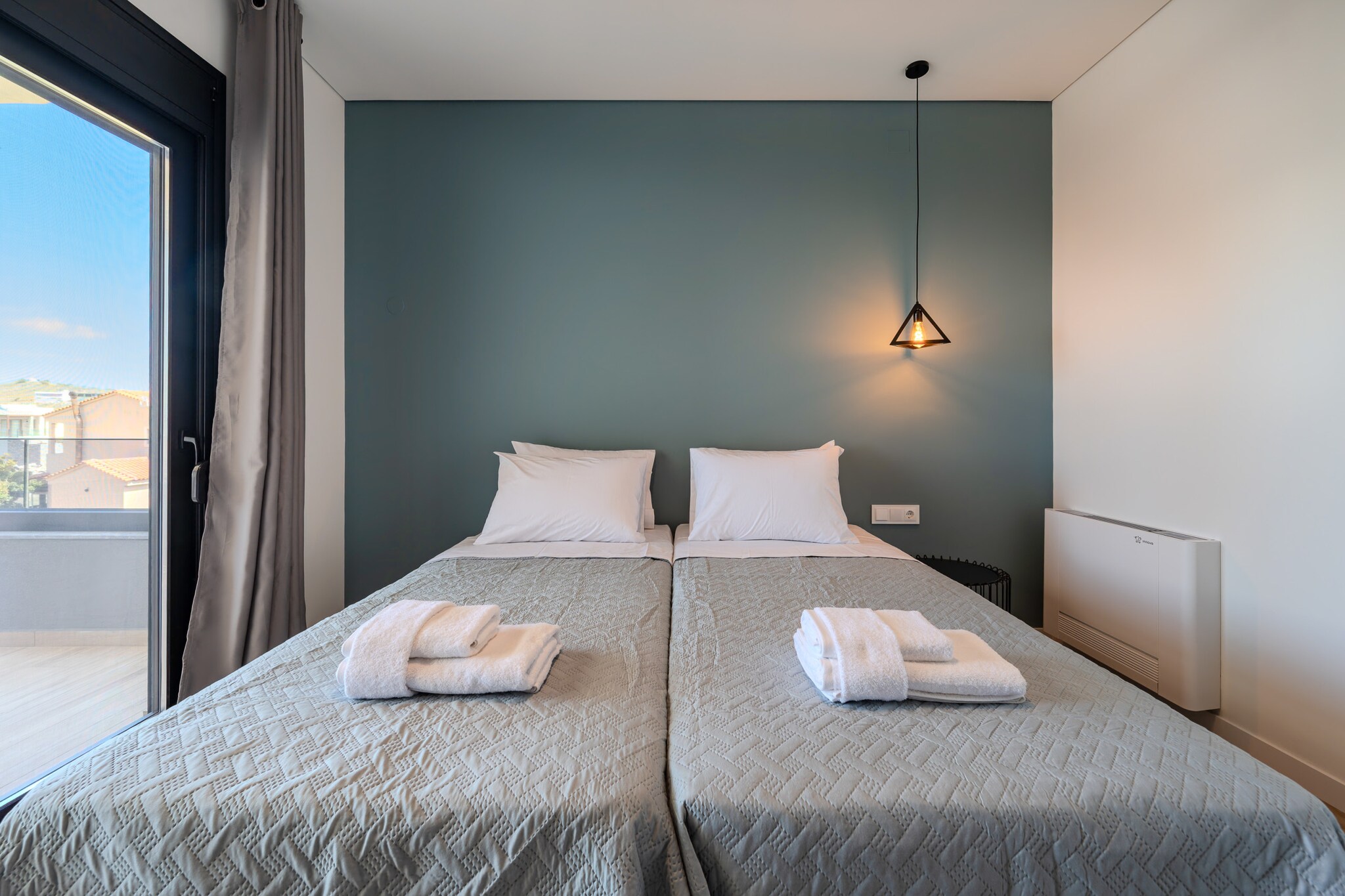 Rosy 2-Bedroom