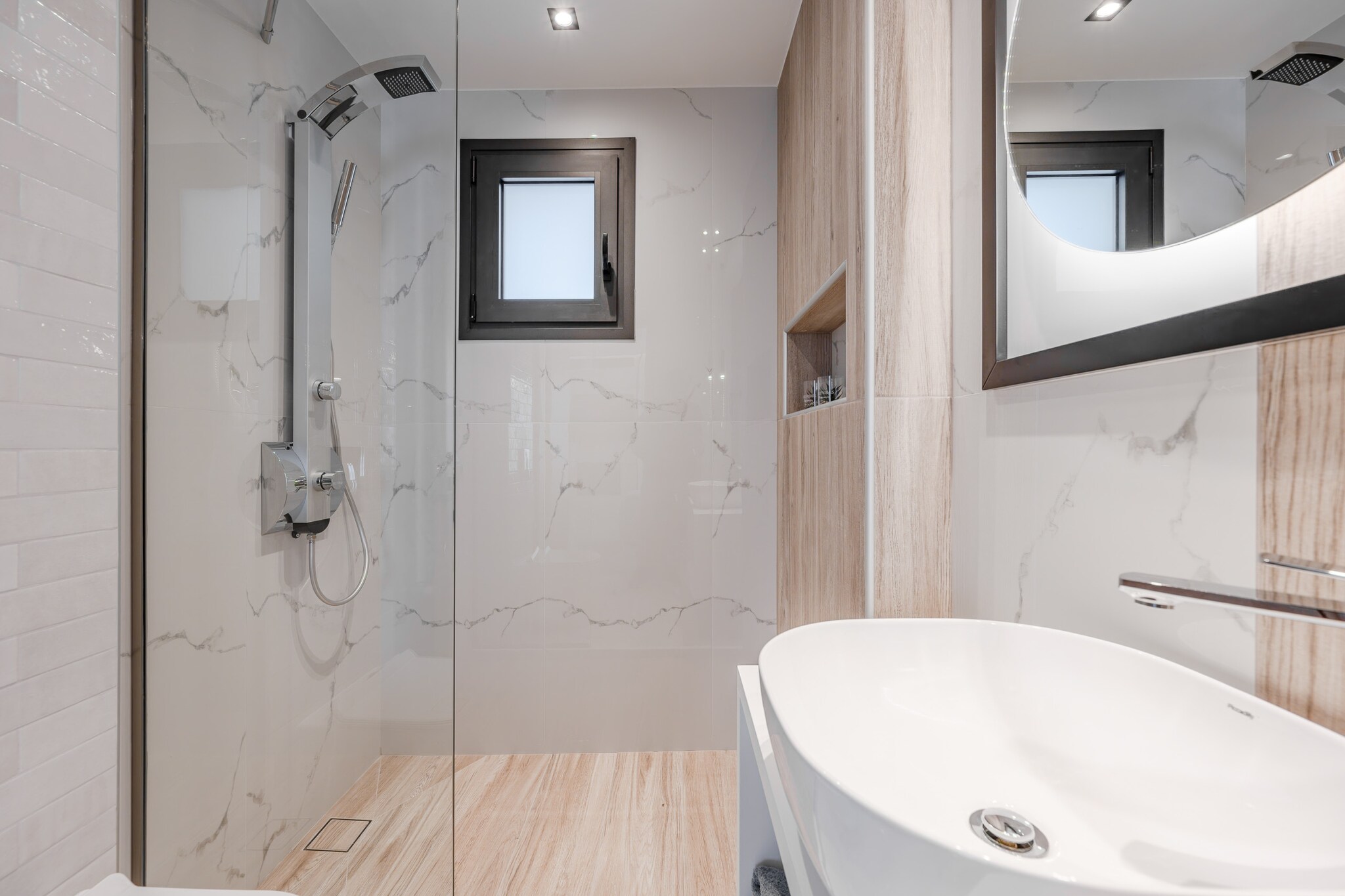 Rosy 2-Bathroom