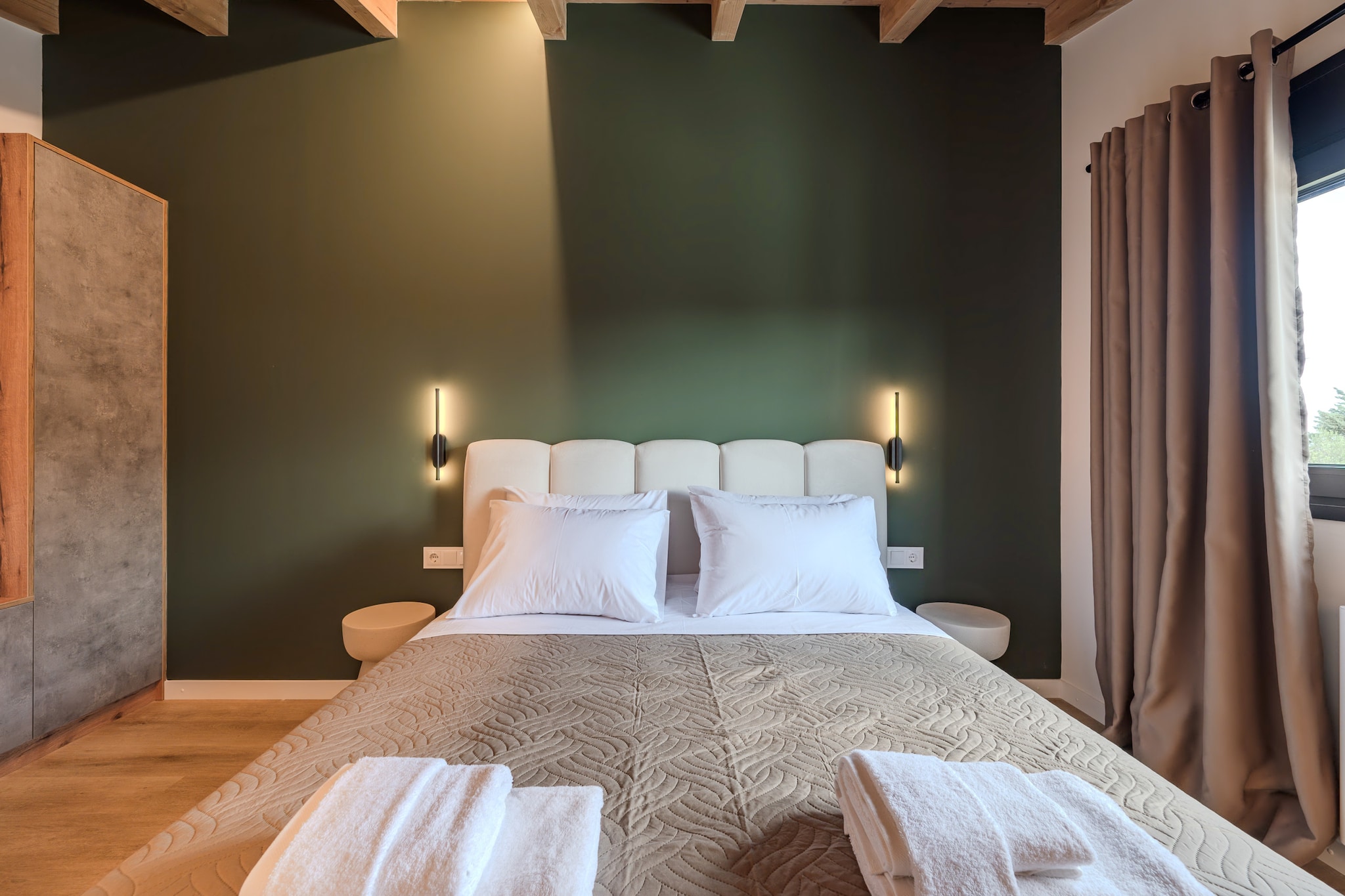 The Rosy pair-Chambre