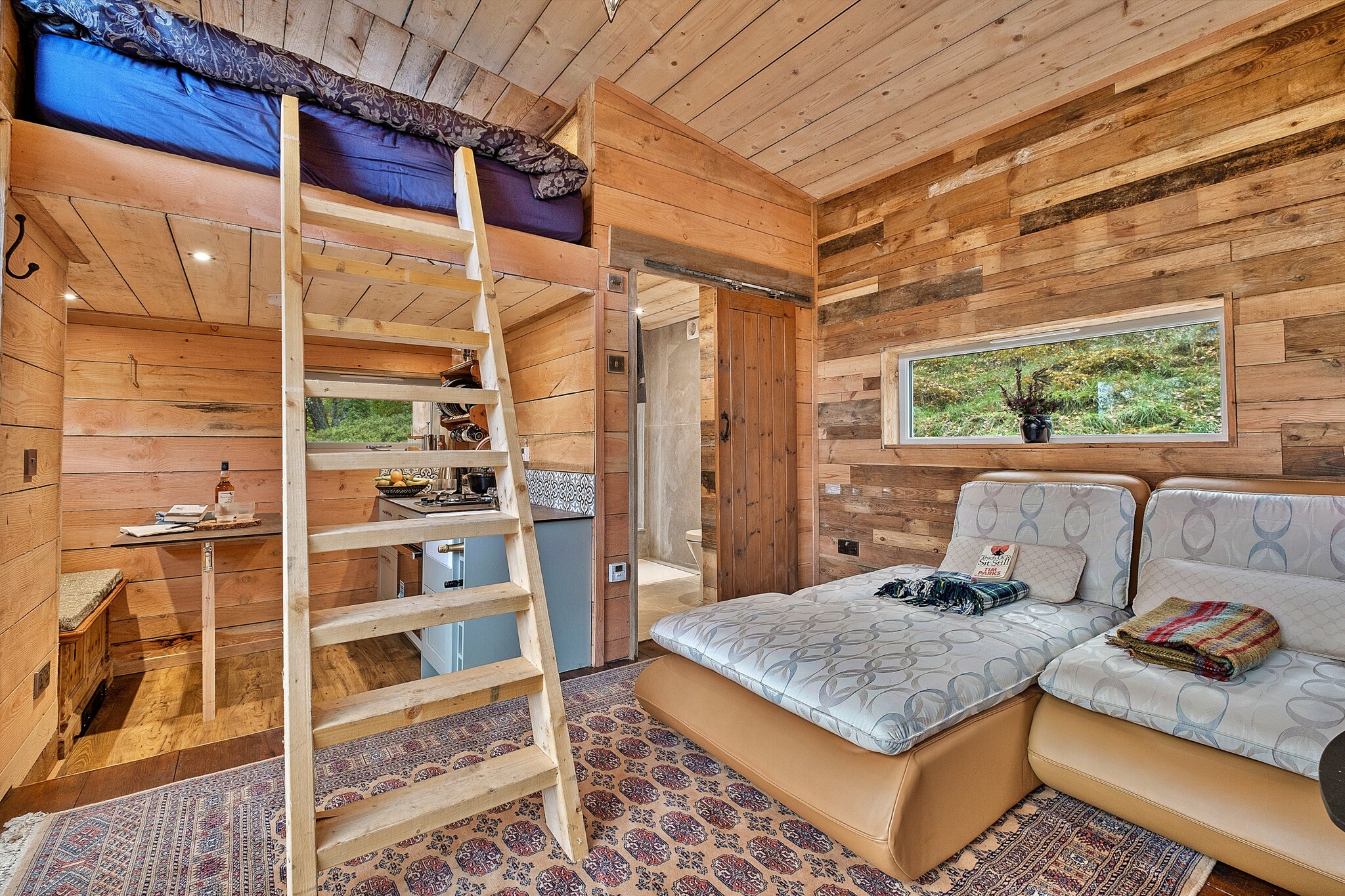 Cosagach Falls Cabin-Woonkamer