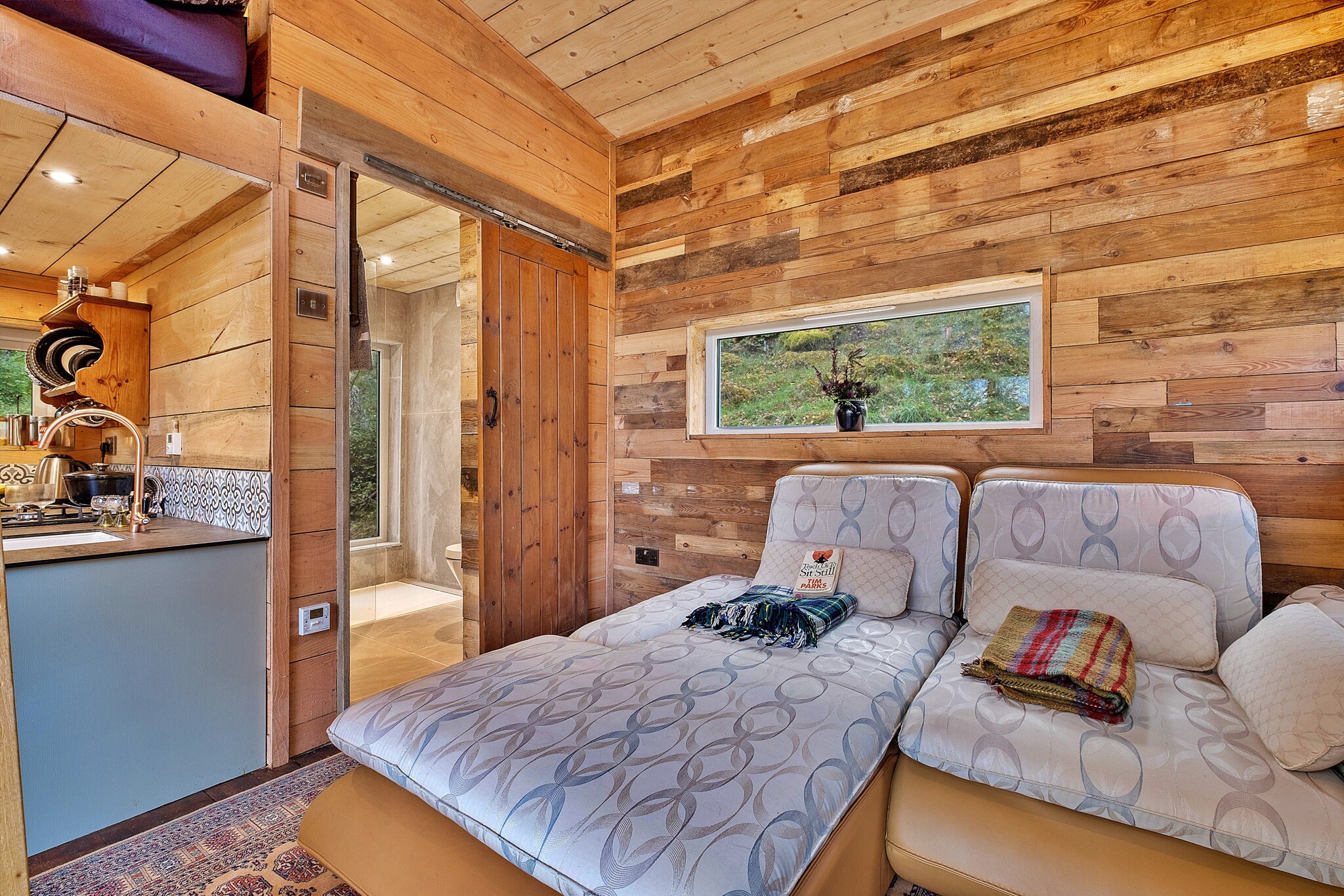 Cosagach Falls Cabin-Woonkamer