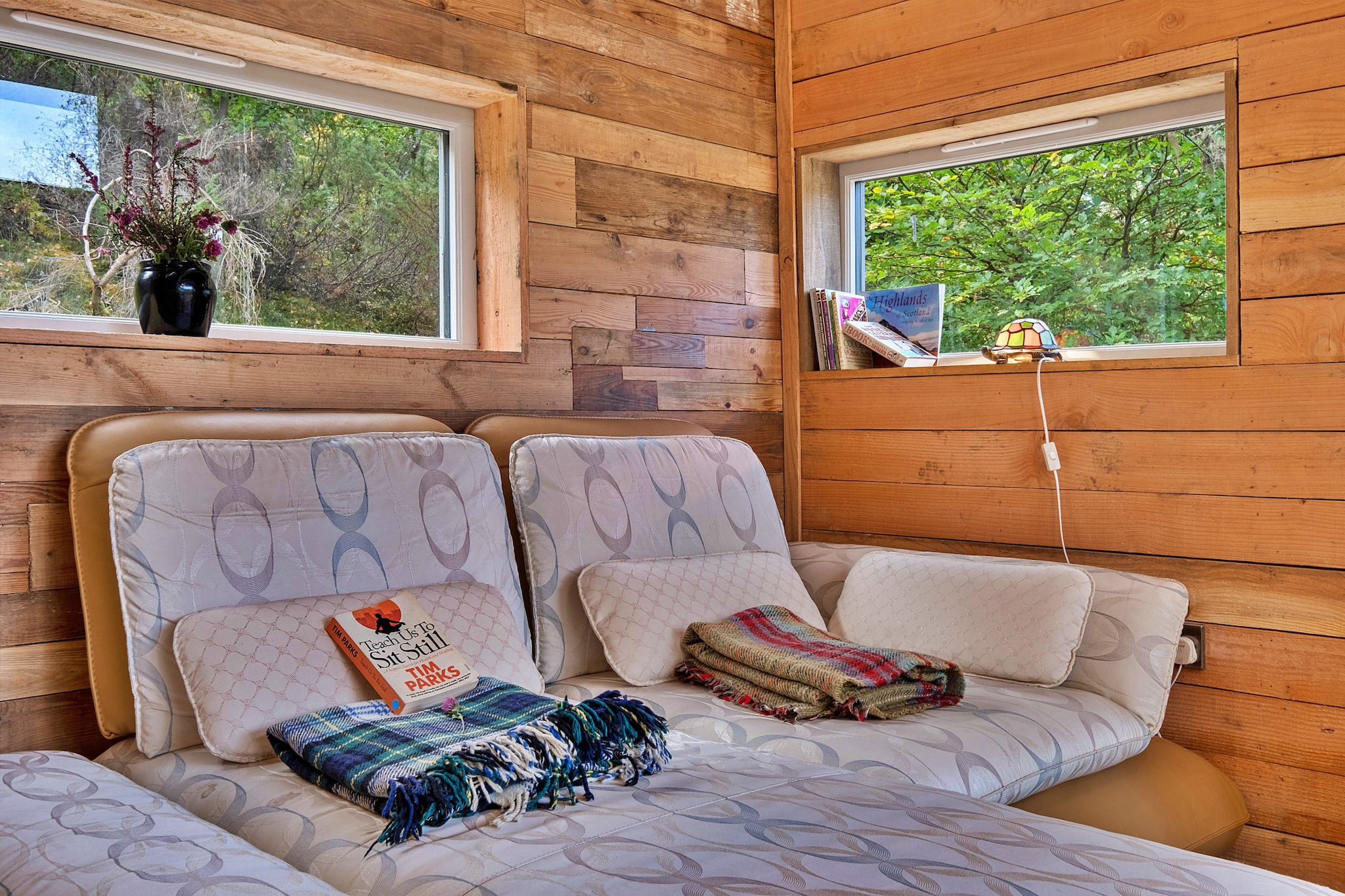 Cosagach Falls Cabin-Woonkamer