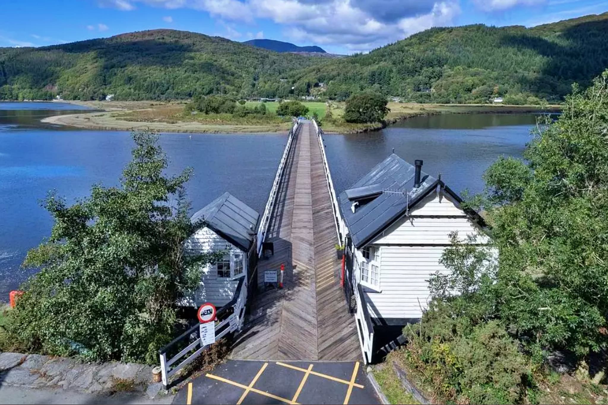 Toll Bridge Cottage-Buitenlucht