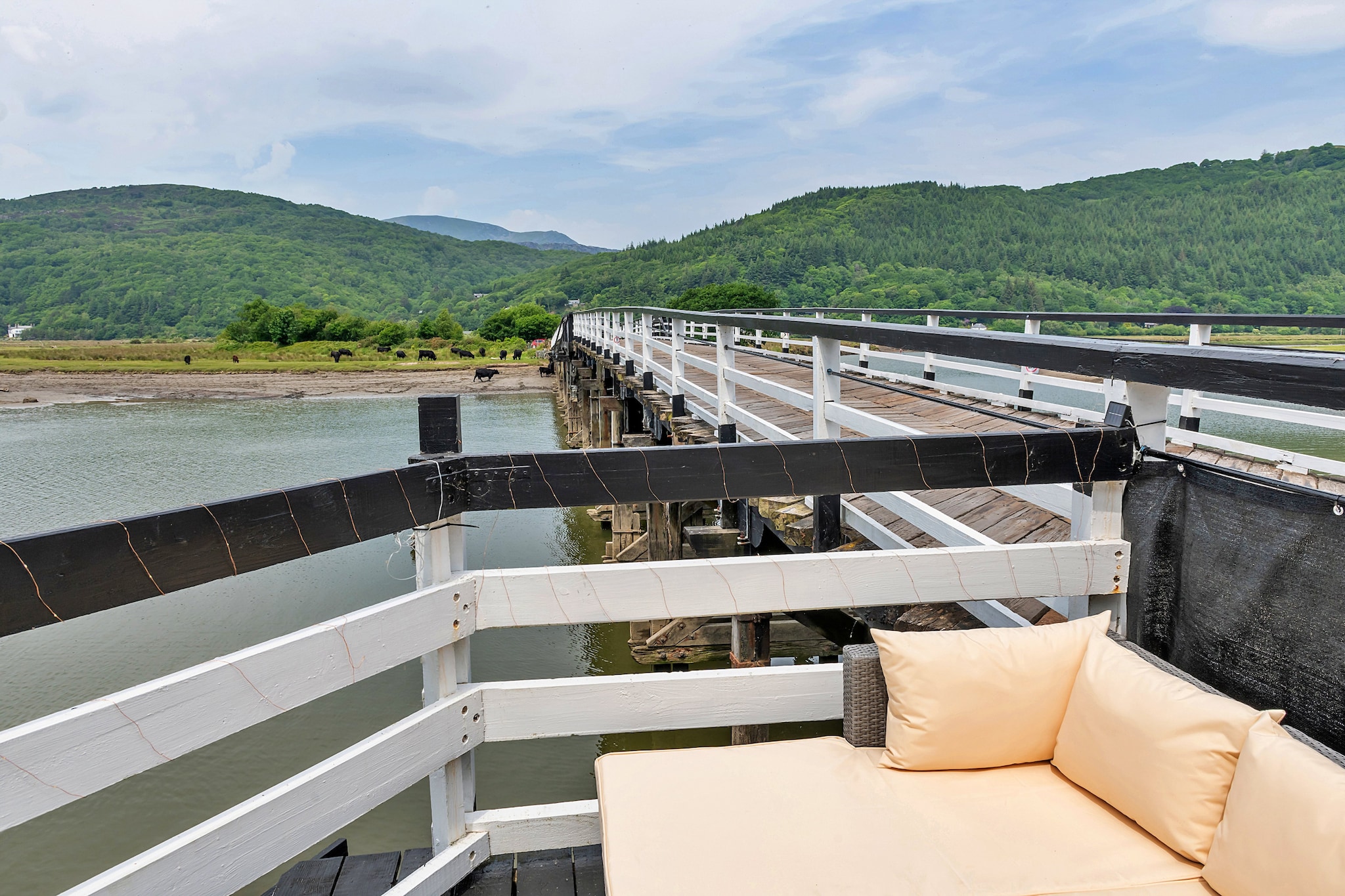 Toll Bridge Cottage-Buitenlucht