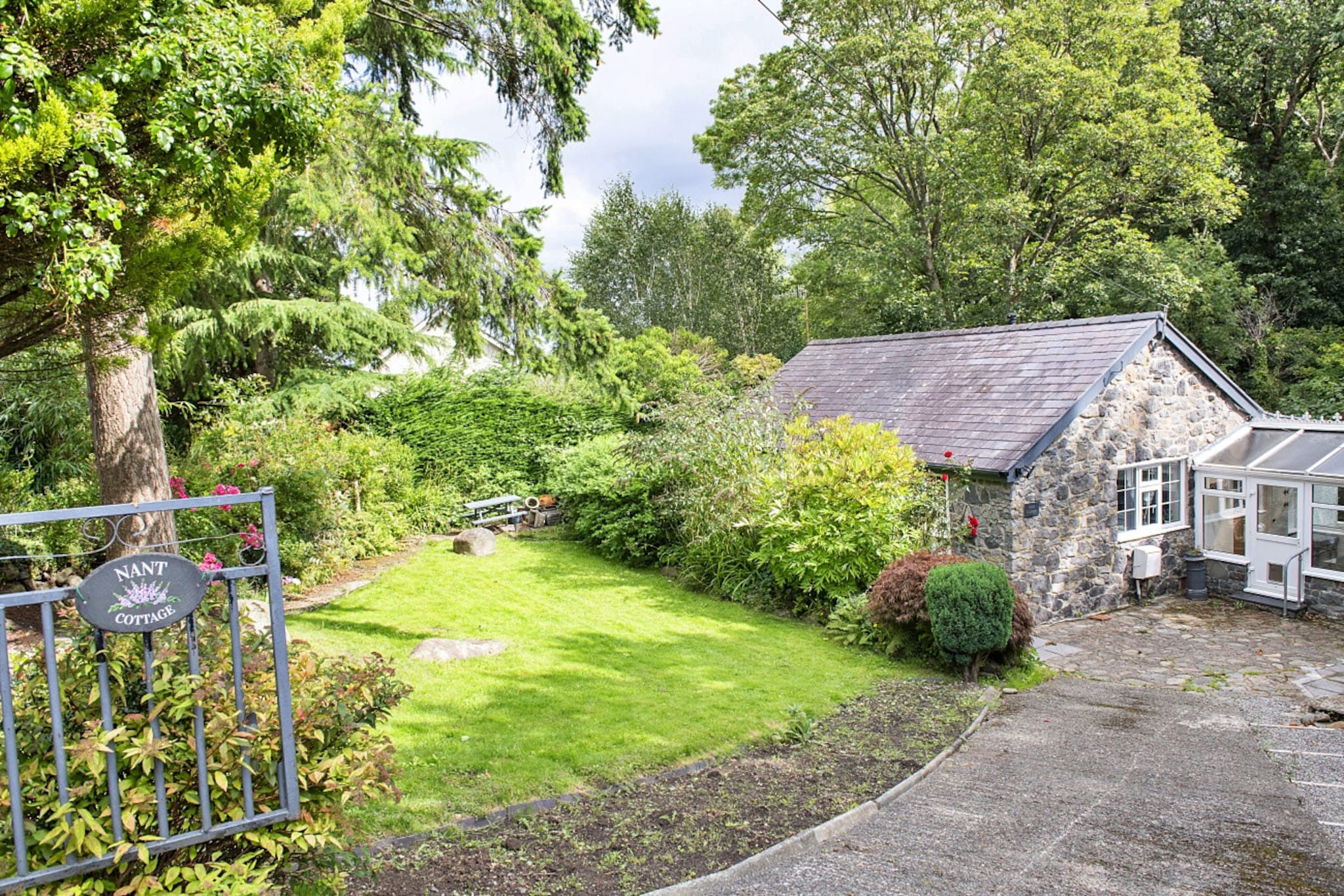 Nant Cottage-Tuinen zomer