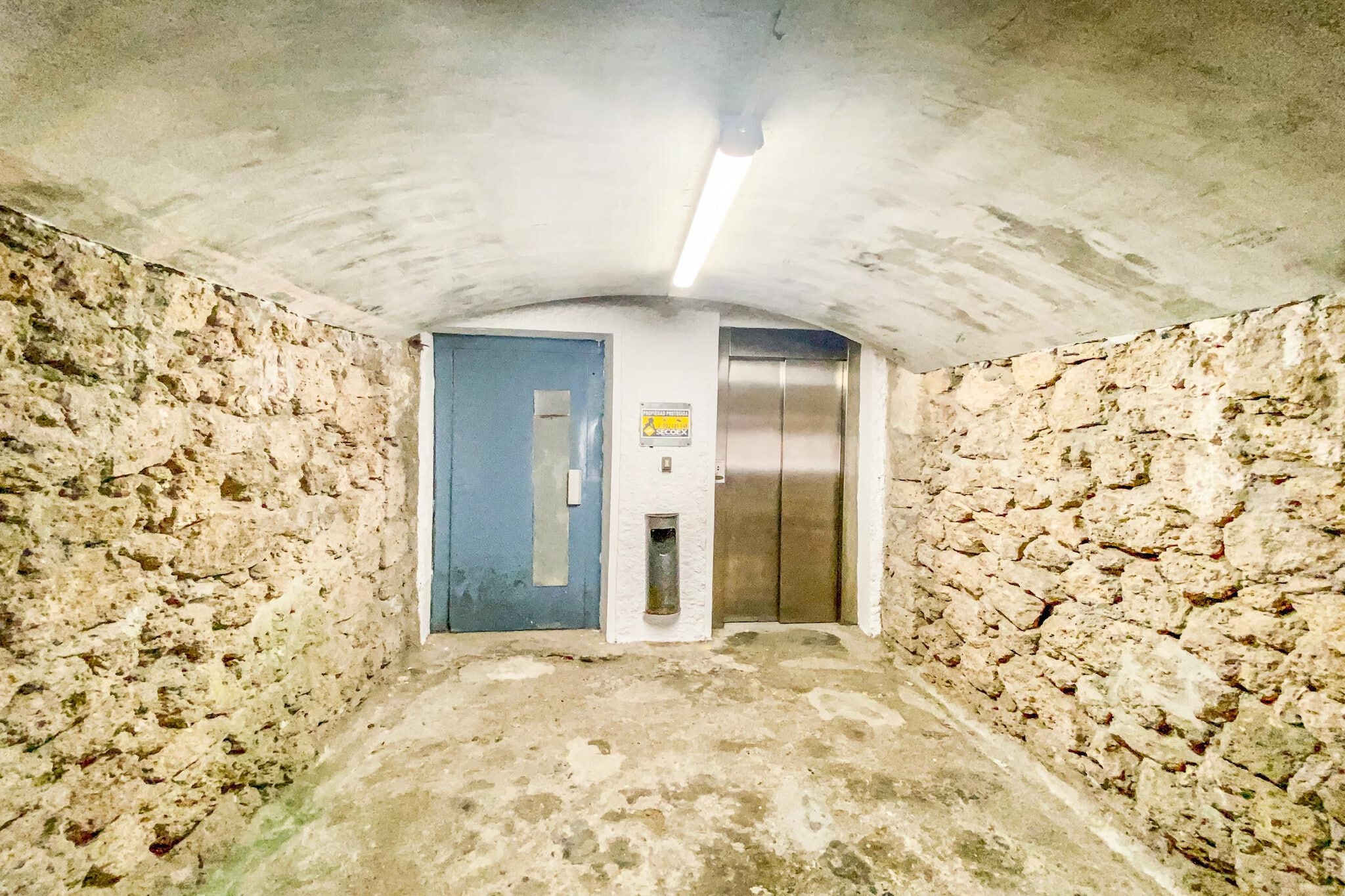 Bungalow 48-Empfangshalle