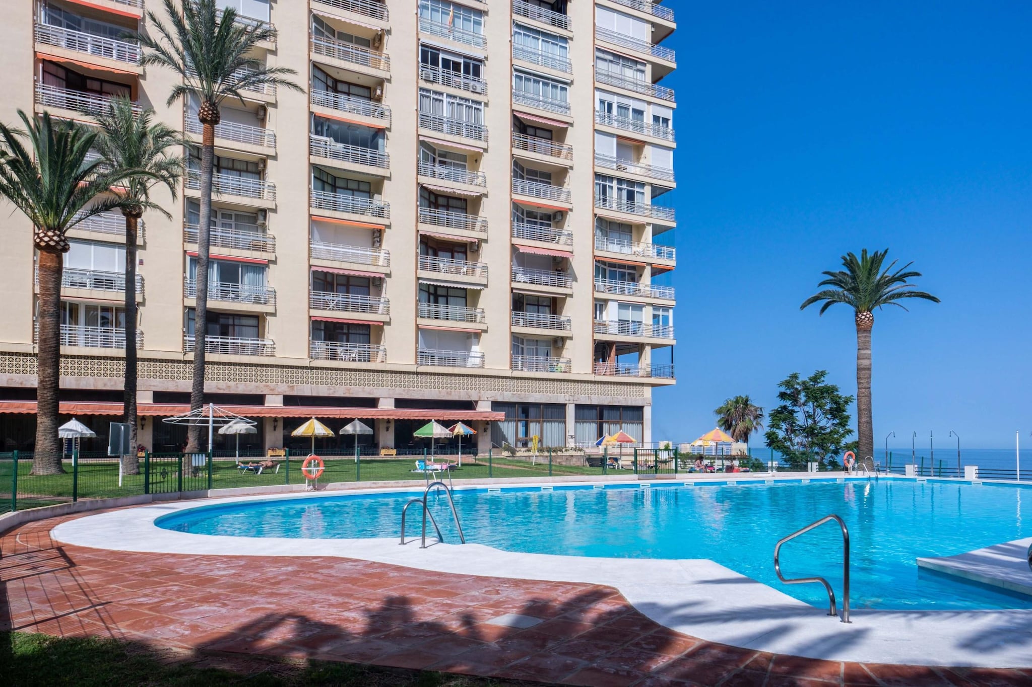 908 Torre-Schwimmbad