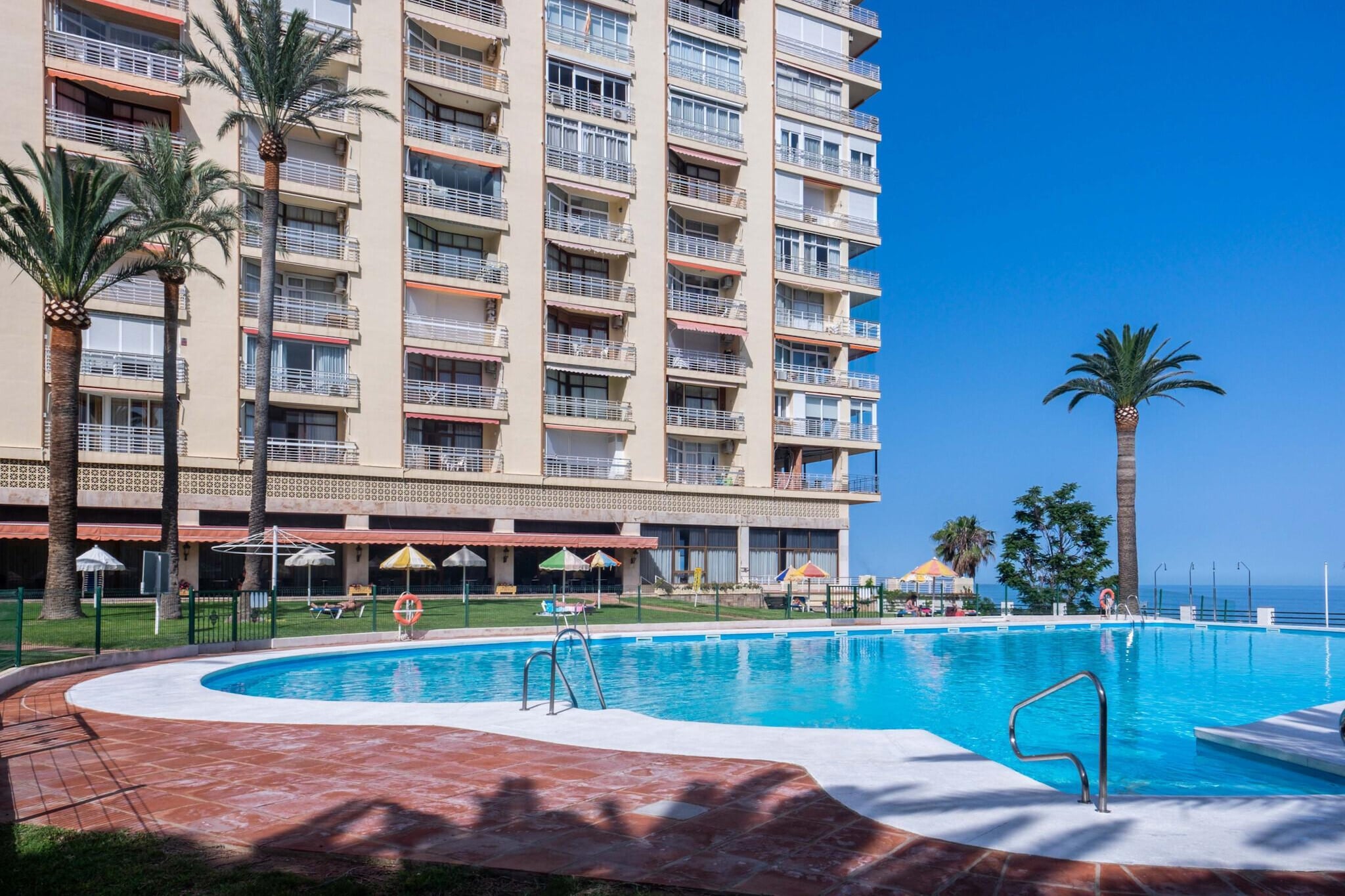 215 Torre-Schwimmbad