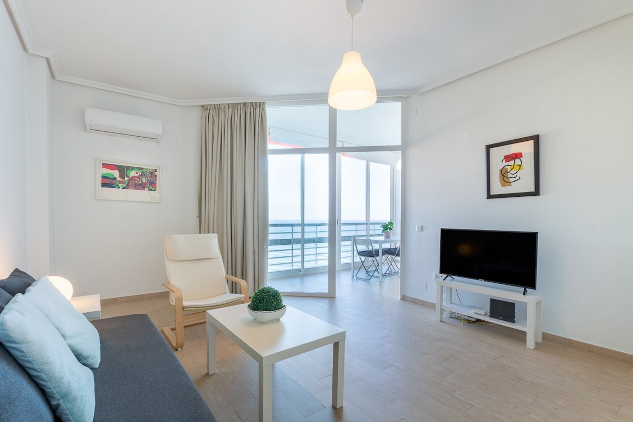 715 Torre-Salon