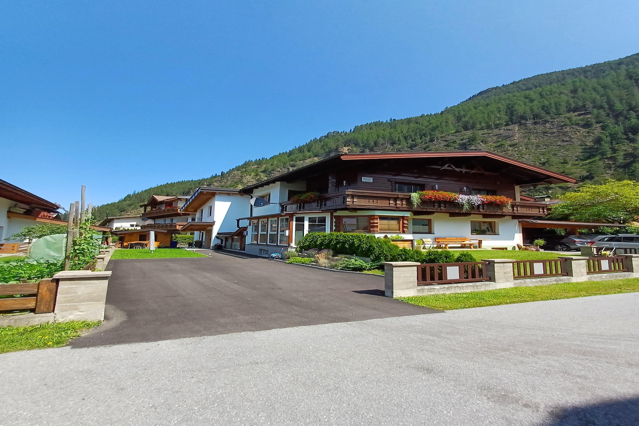 Apartment in Ski Paradise near Trails