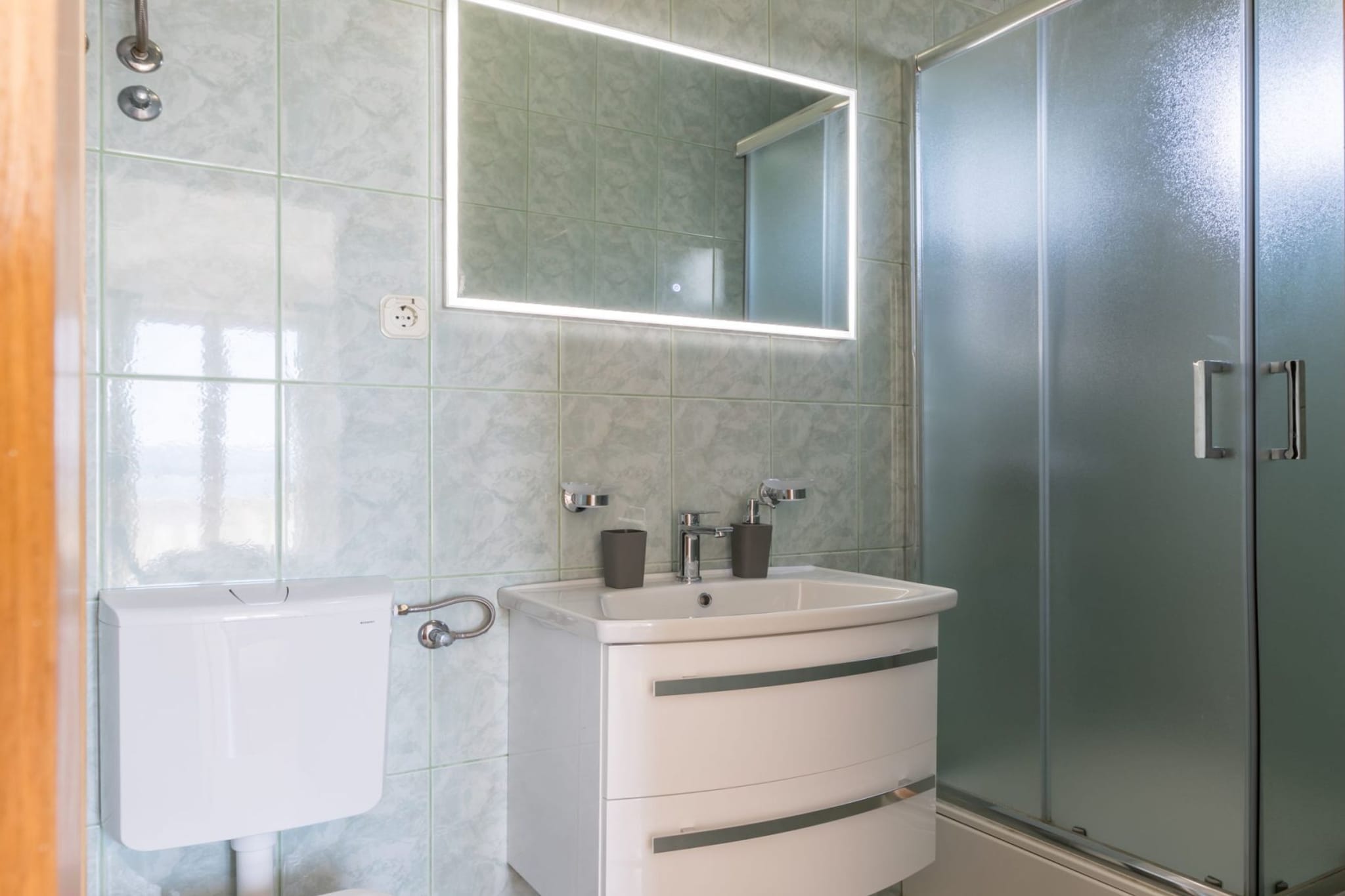 Adriatic Island Sea View Apartments - Comfort One Bedroom Apartment with Terrace and Sea View (A2)-Salle de bain