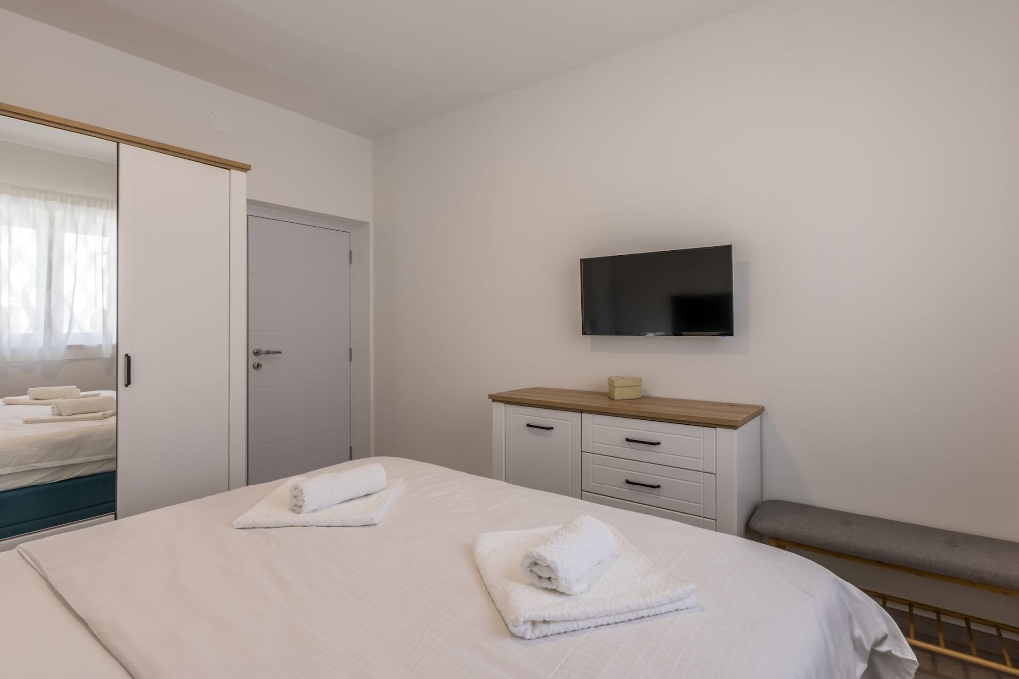 Adriatic Island Sea View Apartments - Three  Bedroom Apartment with Terrace and Sea View (A4)-Chambre
