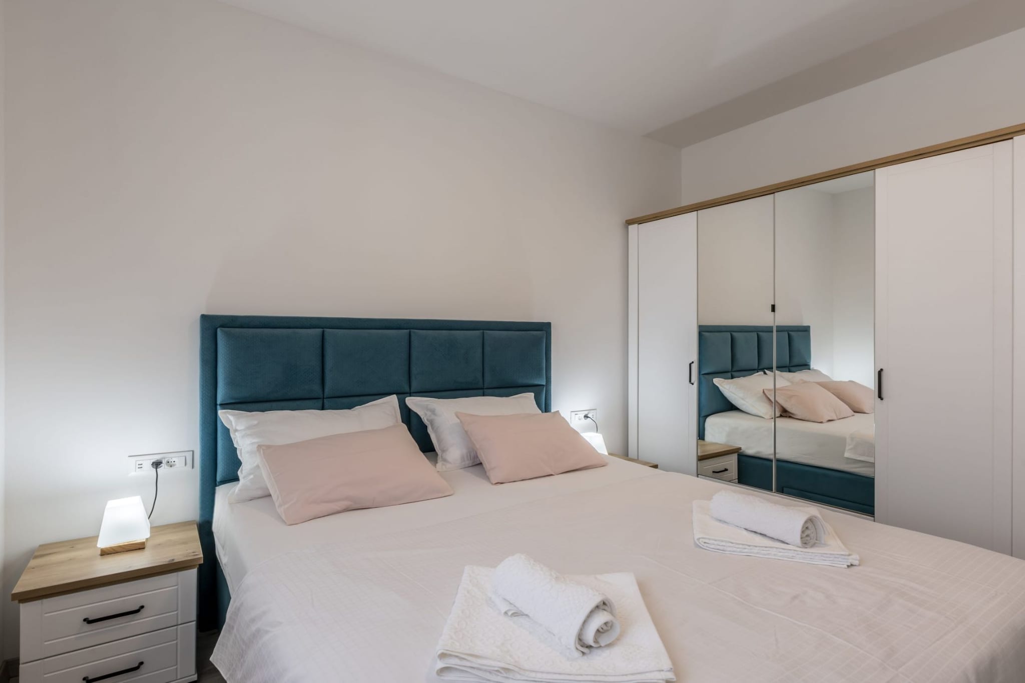 Adriatic Island Sea View Apartments - Three  Bedroom Apartment with Terrace and Sea View (A4)-Chambre