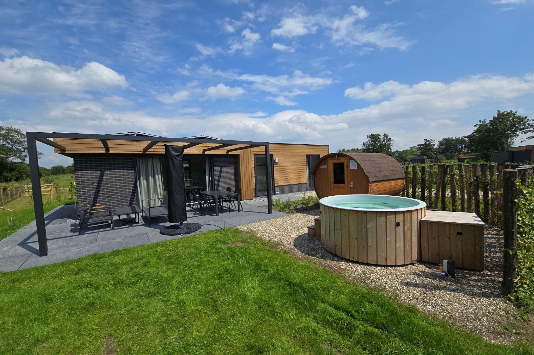 Vakantievilla Amalia 4 met hondenhek, sauna en hottub