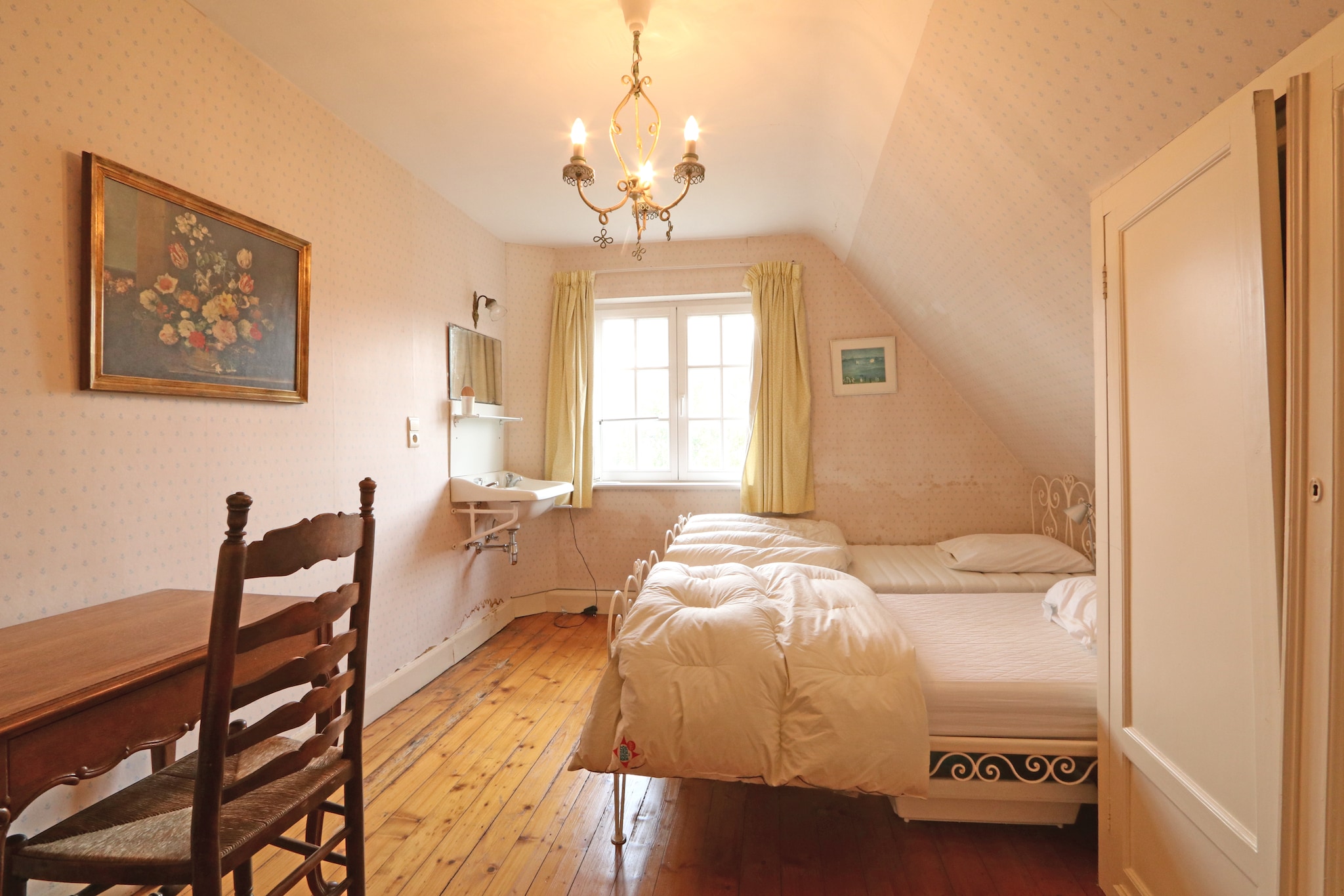 VILLA BRISANTS-Chambre