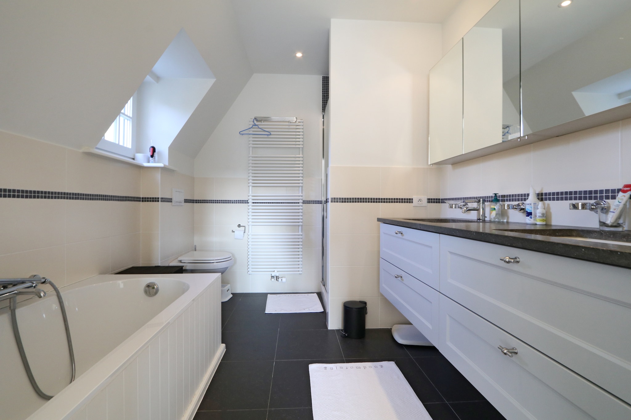 Villa Bronlaan-Bathroom