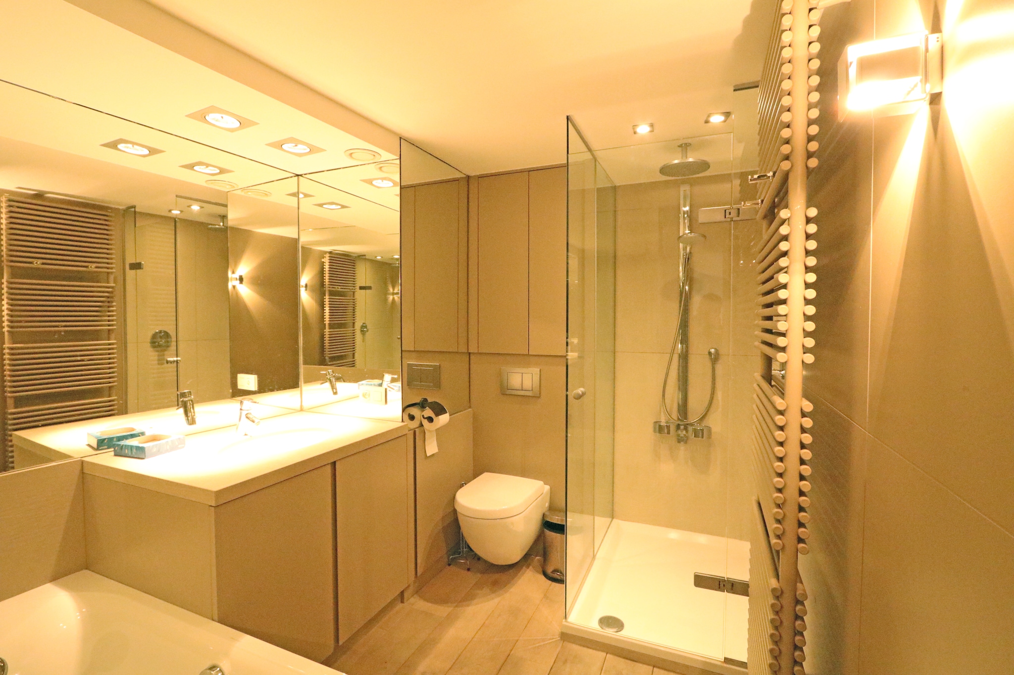 ABRI D'ANTIGON 702  Box-Salle de bain