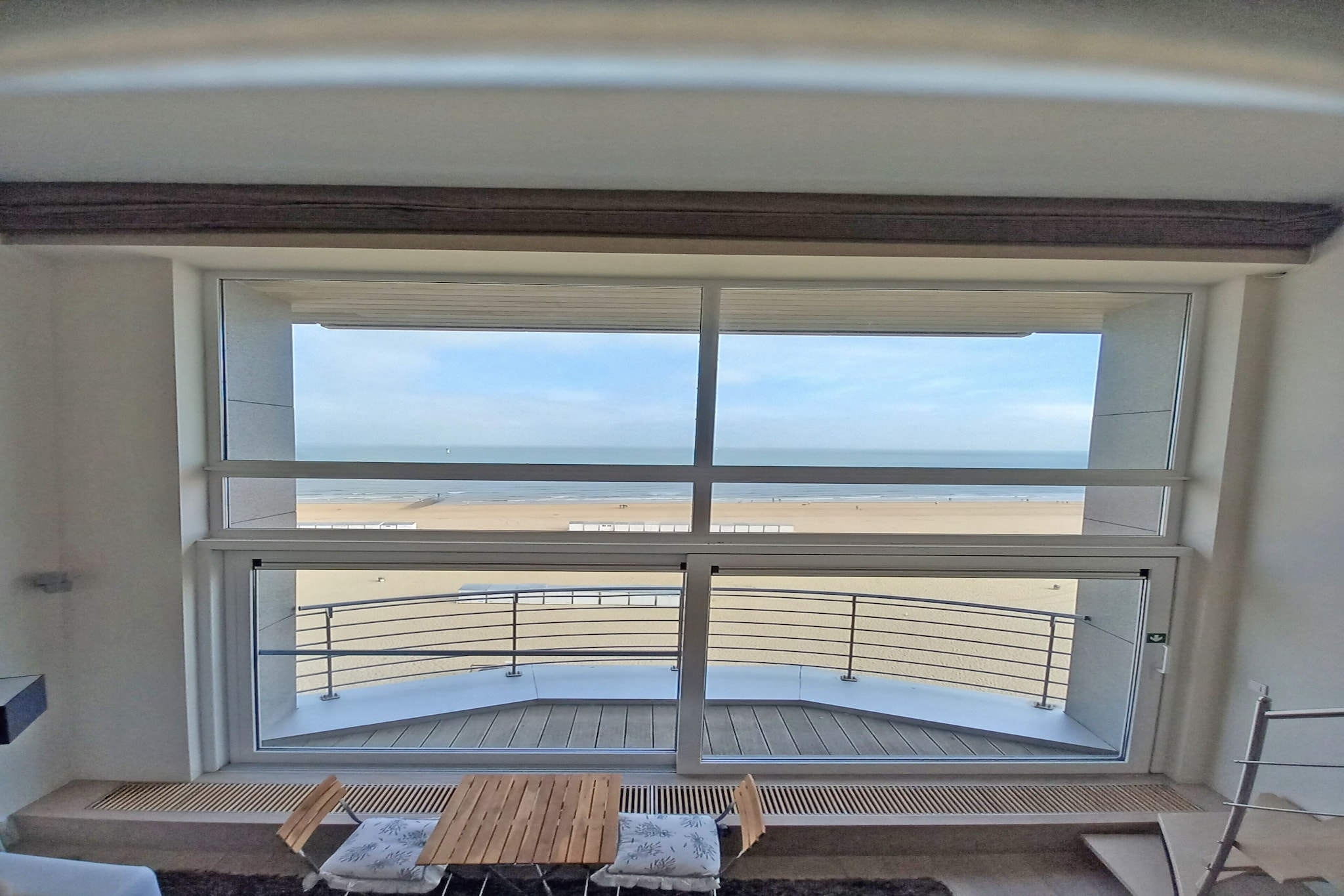 ABRI D'ANTIGON 702  Box-Balcon-terrasse