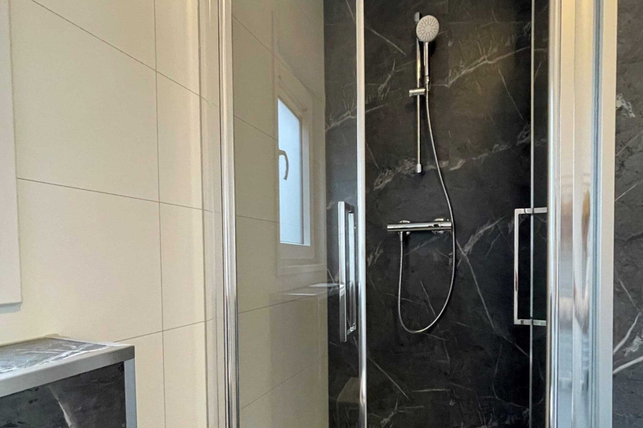 Chalet Eekhoorn-Bathroom