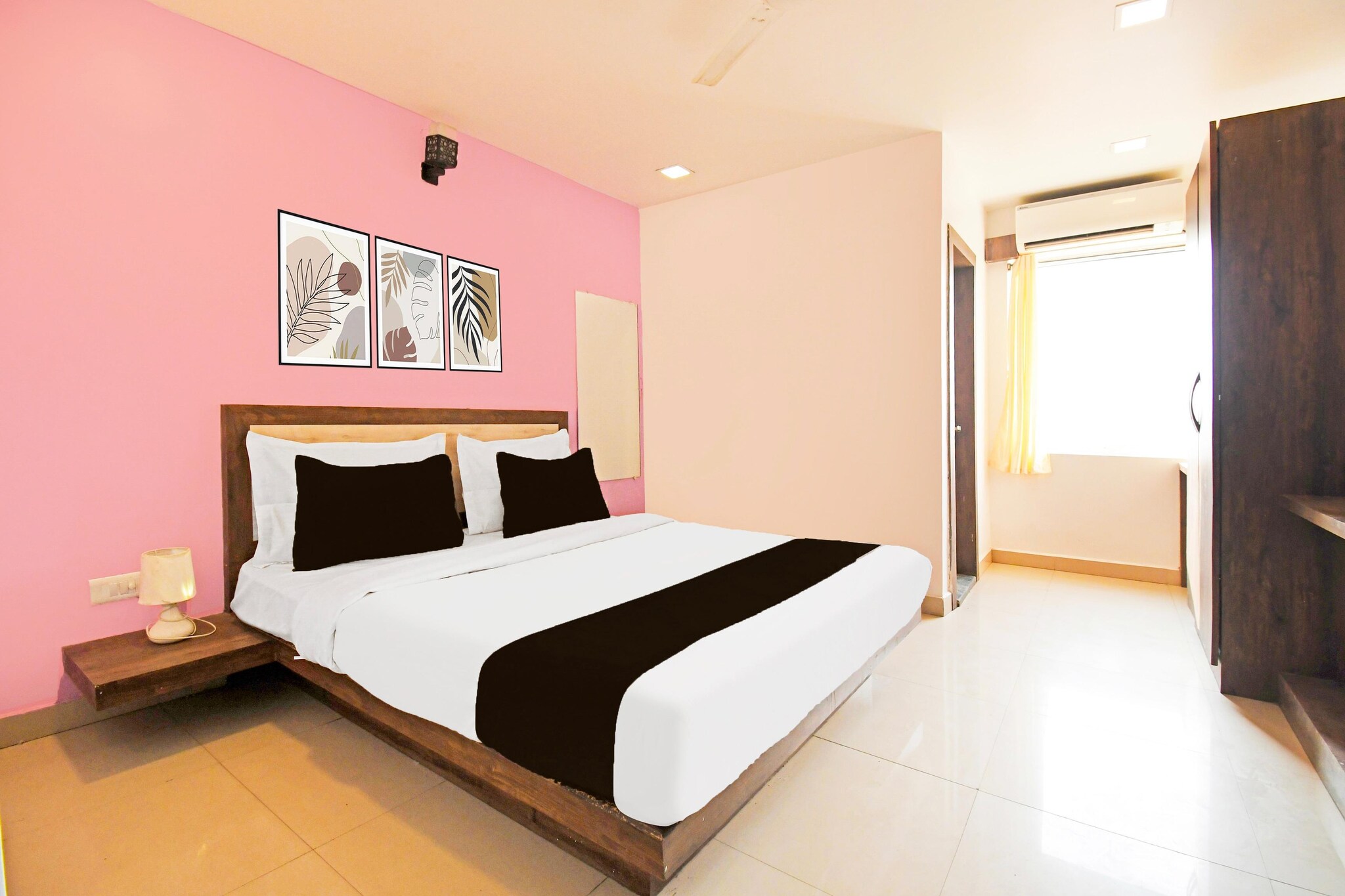 Set within 6.3 km of Bhubaneswar Station and 16 km of Janardana Temple,Premium Stays at Mancheswar Bhubaneswar offers rooms with air conditioning and a private bathroom in Bhubaneshwar. This 3-star hotel offers room service, a 24-hour front desk and free WiFi. The hotel features family rooms.
The units at the hotel come with a seating area, a flat-screen TV with satellite channels and a private bathroom with free toiletries and a bath or shower. All units feature a desk.
Premium Stays at Mancheswar Bhubaneswar offers an à la carte or continental breakfast.
Unmarried couples are warmly welcome at this property.
Guests with local ID proof are warmly welcome.
Apologies, but we are currently unable to host foreign nationals at this property.
Early Check-In Policy: A full day’s room rate will be charged for check-ins before 6:00 AM. Complimentary early check-in is available between 6:00 AM and 10:00 AM, subject to room availability.
 
Check-in is only available to guests aged 18 and above. Please provide a government-issued ID to confirm your age.