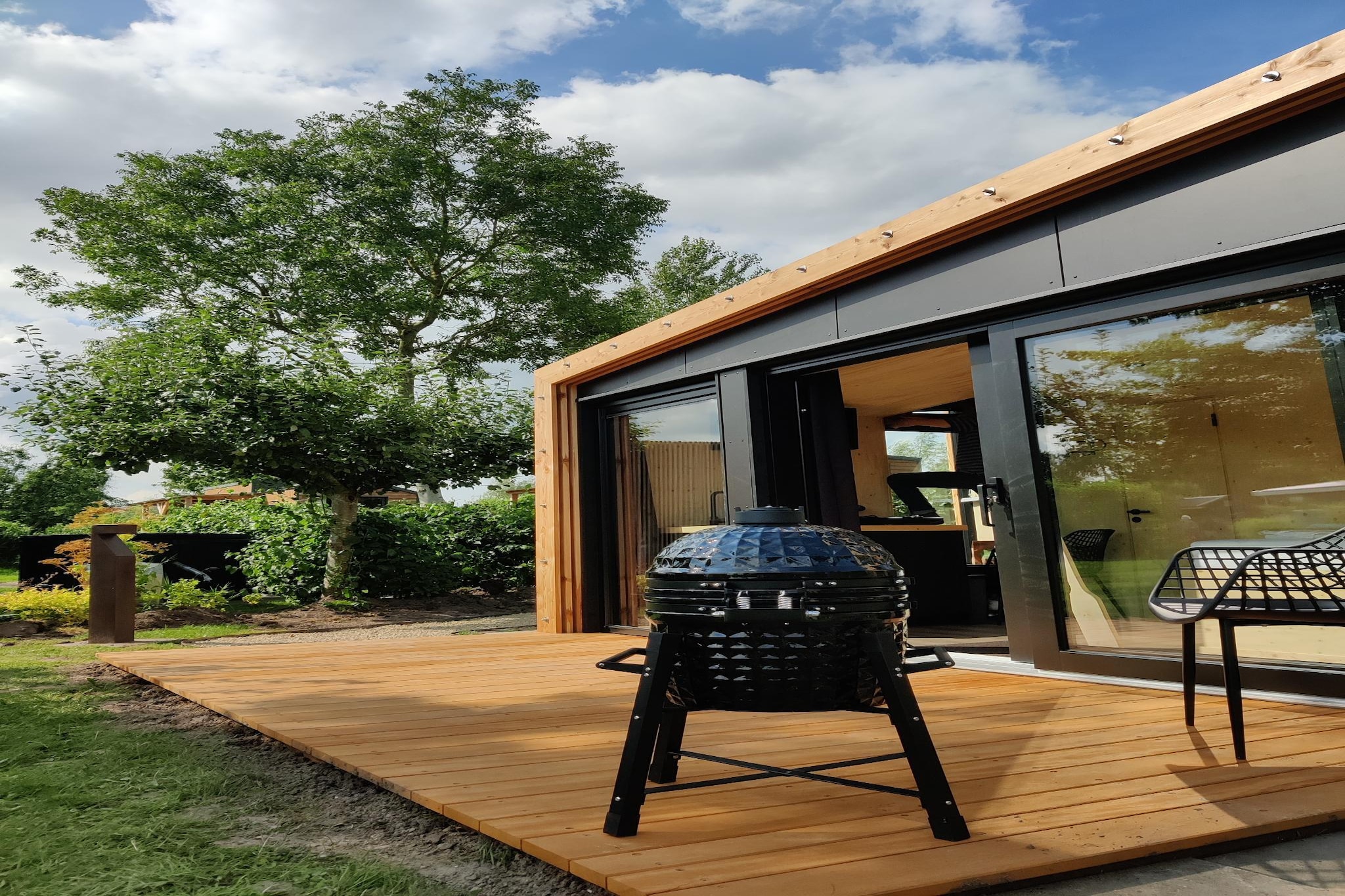 Wetland Cabin 2 persoons (op Boetiekpark de Kas, Scherpenzeel, Friesland)-Terrasbalkon