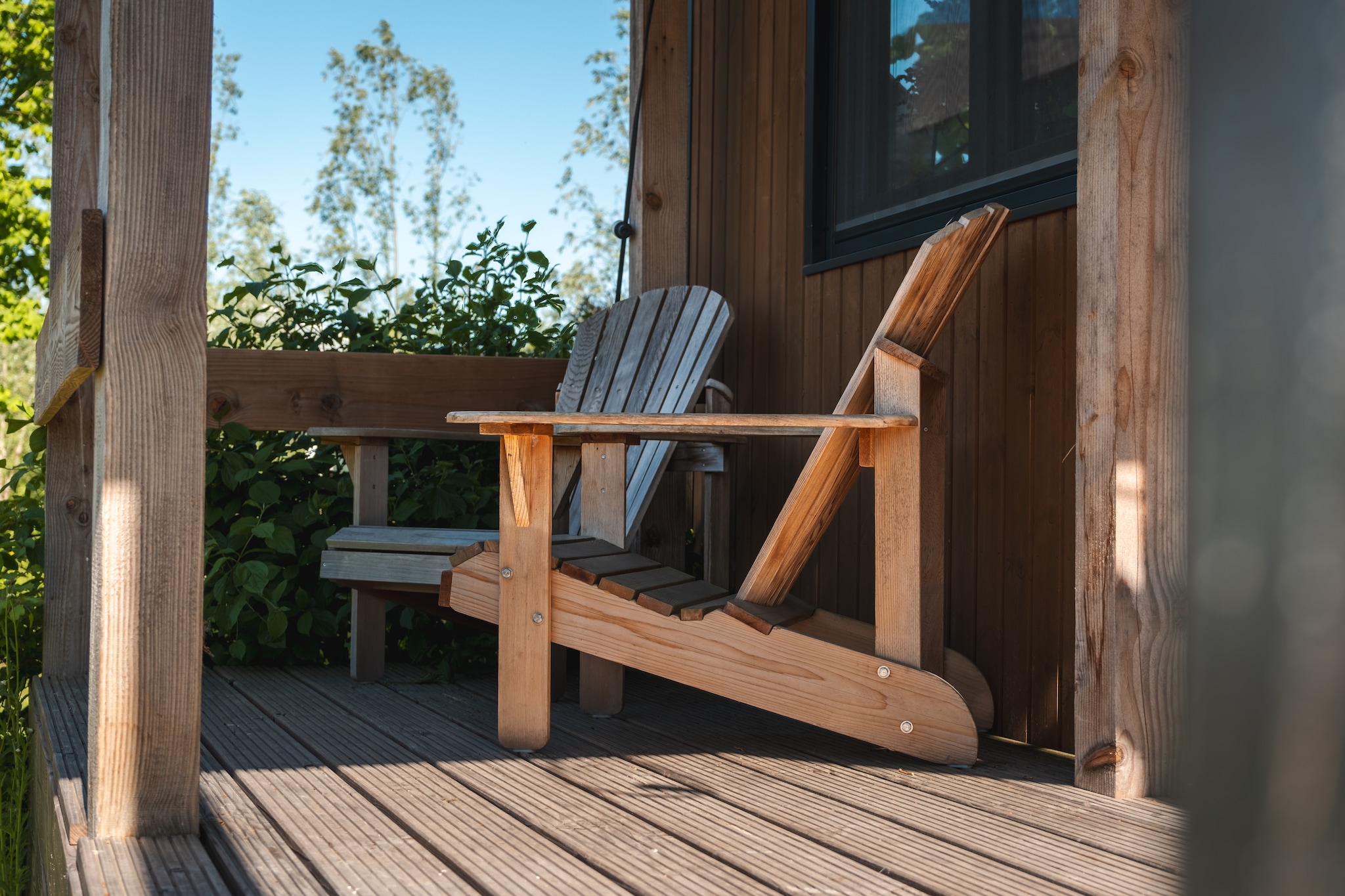 Groepsaccommodatie voor 20 personen + 5 Tiny Greenhouses voor 2 tot 4 personen-Terrasbalkon