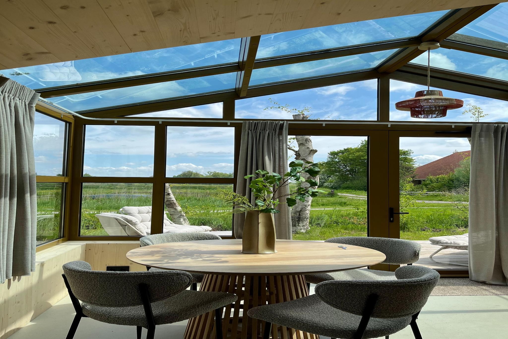 Groepsaccommodatie + 4 large greenhouses (36 personen)-Woonkamer