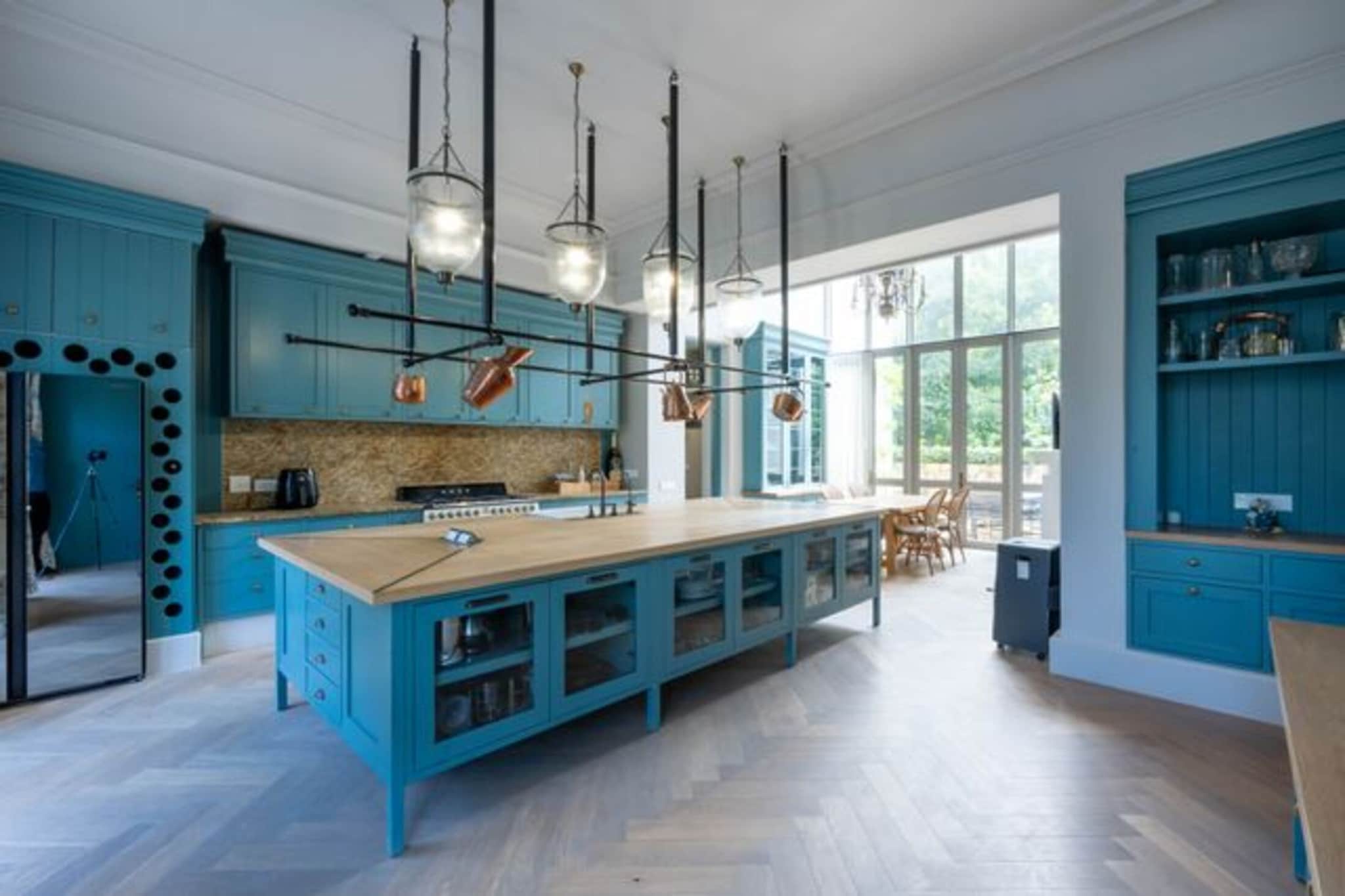 Ground floor: (Kitchen(oven, microwave, dishwasher, fridge, freezer, dishes and cutlery), Living/diningroom(TV, dining table, seating area), Dedicated workspace)\n\nOn the 1st floor: (bedroom(double bed), Bedroom with bathroom(double king size bed, bath tub), Bedroom with bathroom(double bed, bath tub), Bedroom with bathroom(double bed, shower), bathroom(shower))\n\ngarage, tumble dryer, washing machine, air conditioning, garden, swimming pool(private)