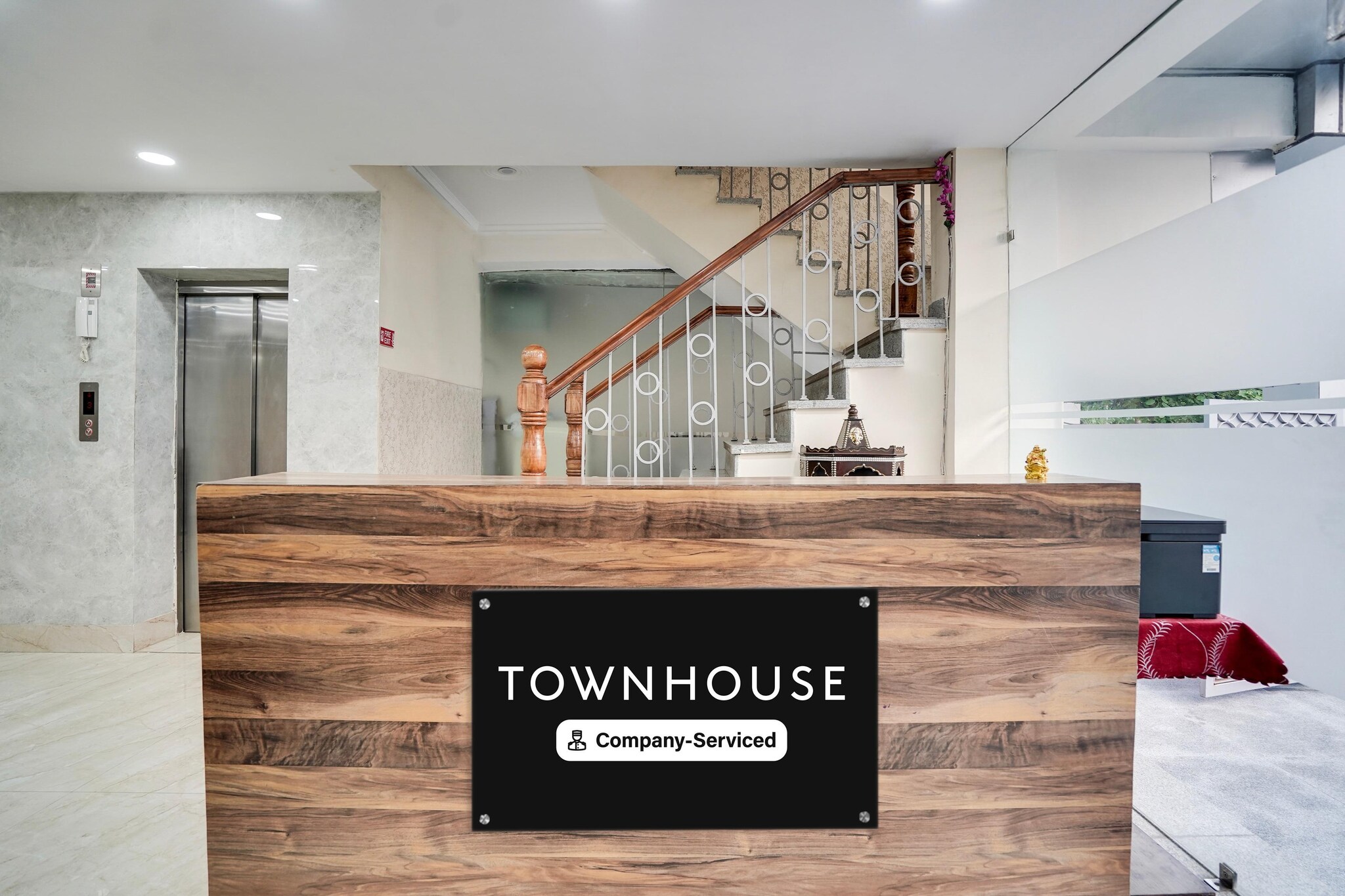 Ground floor: (bedroom(double bed, TV, seating area, electric kettle, telephone), bathroom(bathtub with shower, shower, toilet, Towels incl., shampoo, body soap, hot water))