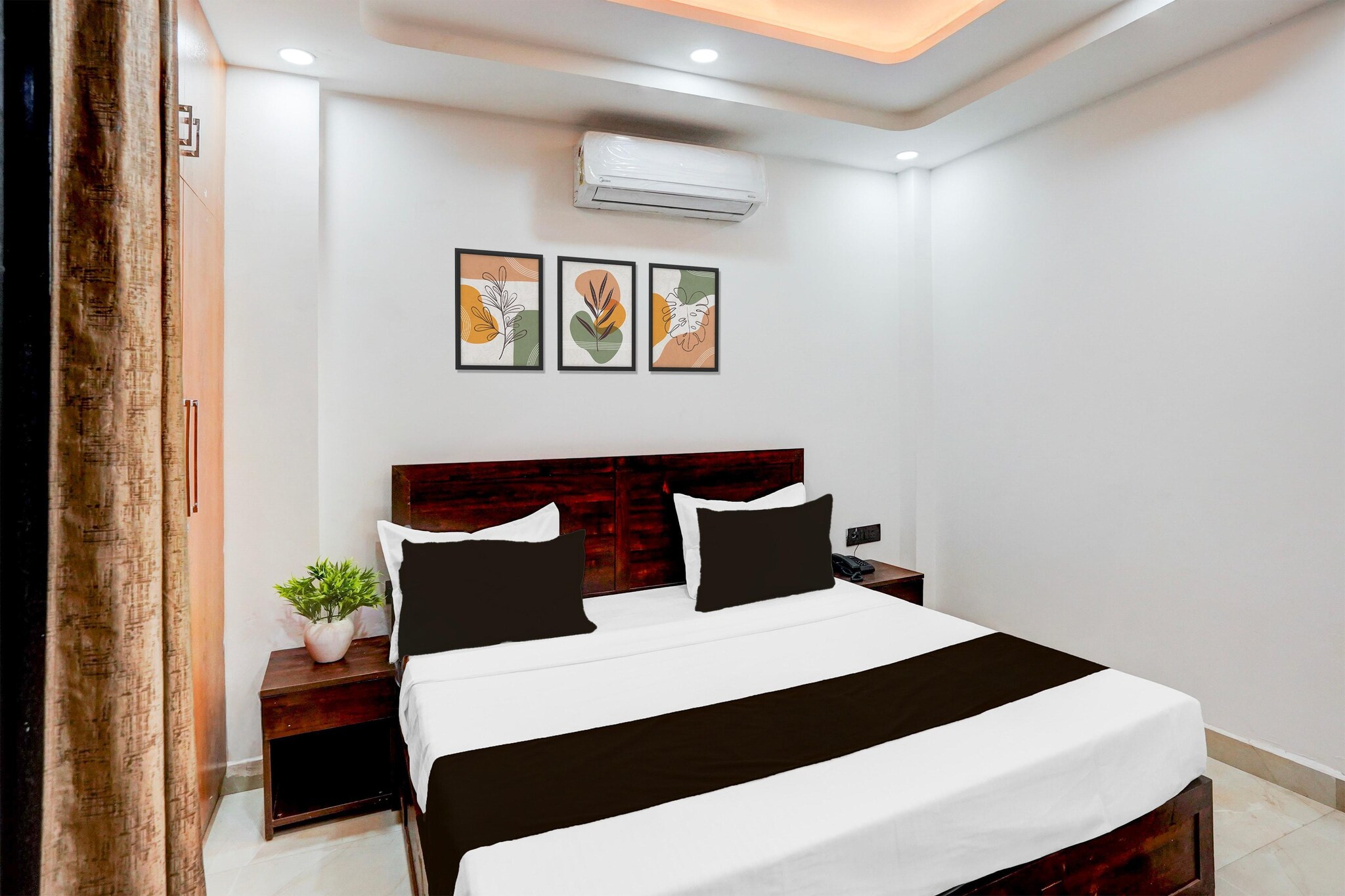 Situated within 22 km of Swaminarayan Akshardham and 23 km of Tughlaqabad Fort, Cosy Stays at Sector 143B Noida features rooms with air conditioning and a private bathroom in Noida. Among the facilities at this property are room service and a 24-hour front desk, along with free WiFi throughout the property. The property is non-smoking and is set 25 km from Humayun's Tomb.

All rooms at the hotel are fitted with a seating area, a flat-screen TV with satellite channels and a private bathroom with free toiletries and a bath or shower. The units have a desk.

Guests at Cosy Stays at Sector 143B Noida can enjoy a continental breakfast.

Pragati Maidan is 26 km from the accommodation, while National Gandhi Museum is 26 km from the property. Hindon Airport is 31 km away.

Unmarried couples are warmly welcome at this property.
Guests with local ID proof are warmly welcome.
Apologies, but we are currently unable to host foreign nationals at this property.
Early Check-In Policy: A full dayâ€™s room rate will be charged for check-ins before 6:00 AM. Complimentary early check-in is available between 6:00 AM and 10:00 AM, subject to room availability.
 
Check-in is only available to guests aged 18 and above. Please provide a government-issued ID to confirm your age.