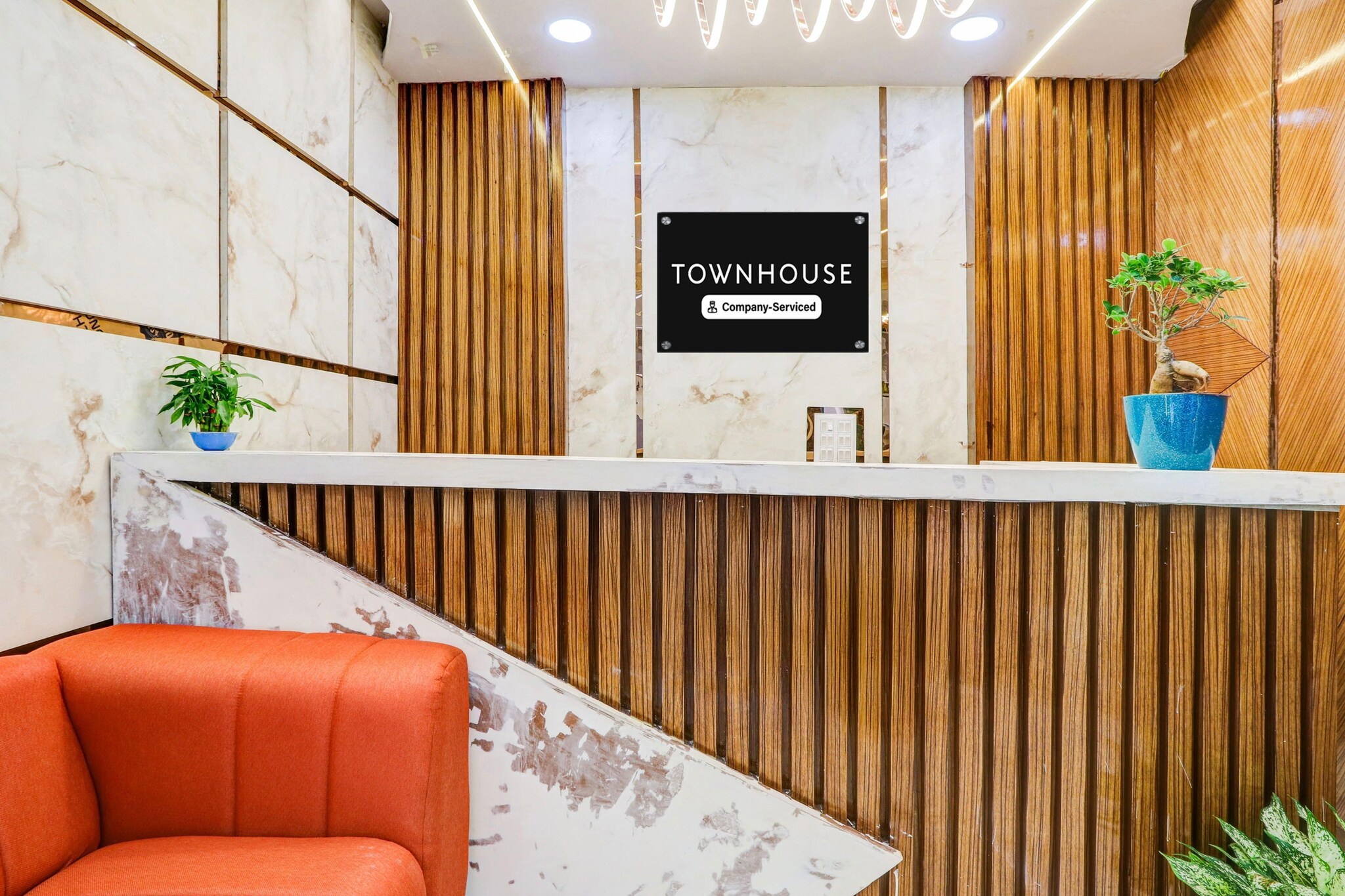 Ground floor: (bedroom(double bed, seating area, air conditioning, lift, telephone), bathroom(bathtub or shower, shower, toilet, Towels incl., shampoo, body soap, hot water))