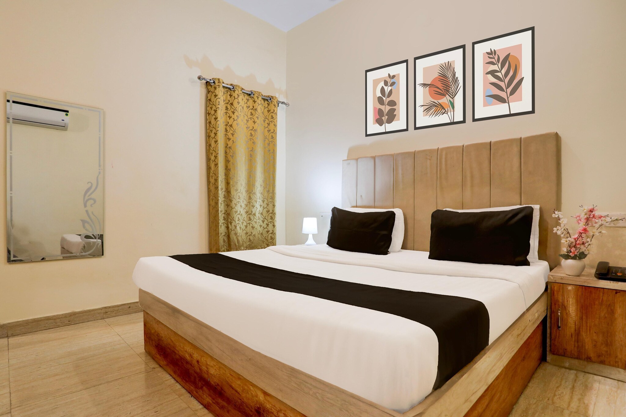 Ground floor: (bedroom(double bed, seating area, air conditioning, lift, telephone), bathroom(bathtub or shower, shower, toilet, Towels incl., shampoo, body soap, hot water))