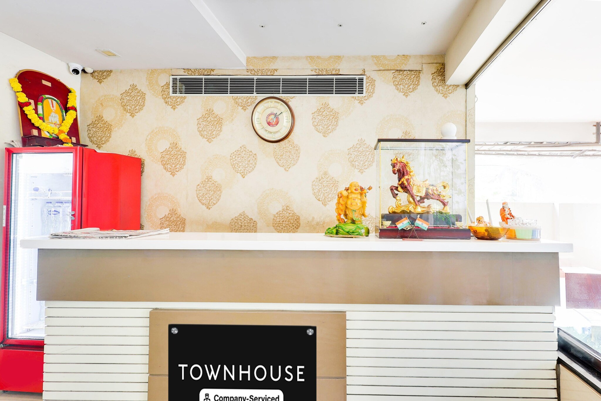 Ground floor: (bedroom(double bed, seating area, air conditioning, lift, telephone), bathroom(bathtub or shower, shower, toilet, Towels incl., shampoo, body soap, hot water))