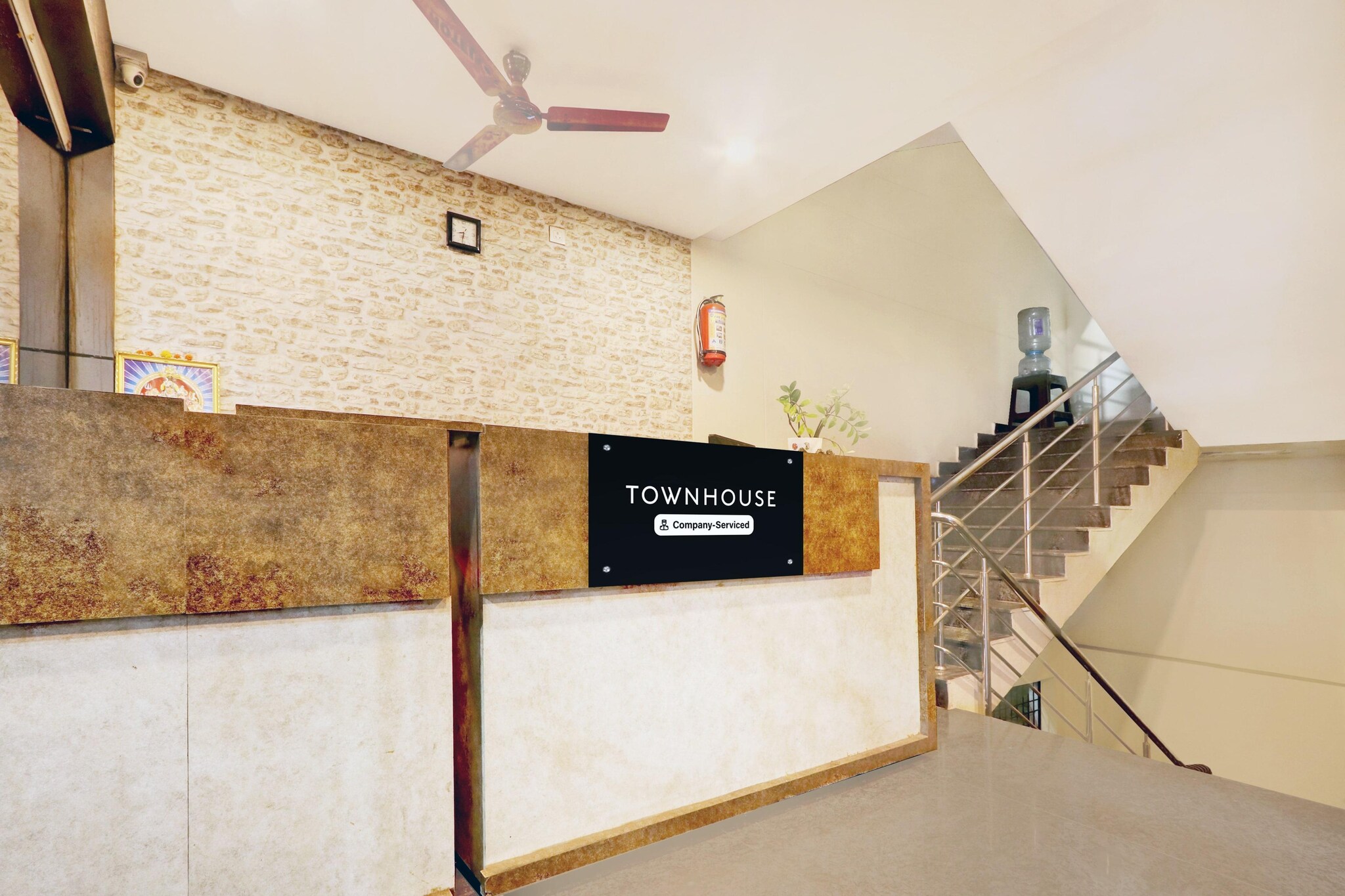 Ground floor: (bedroom(double bed, seating area, air conditioning, lift, telephone), bathroom(bathtub or shower, shower, toilet, Towels incl., shampoo, body soap, hot water))