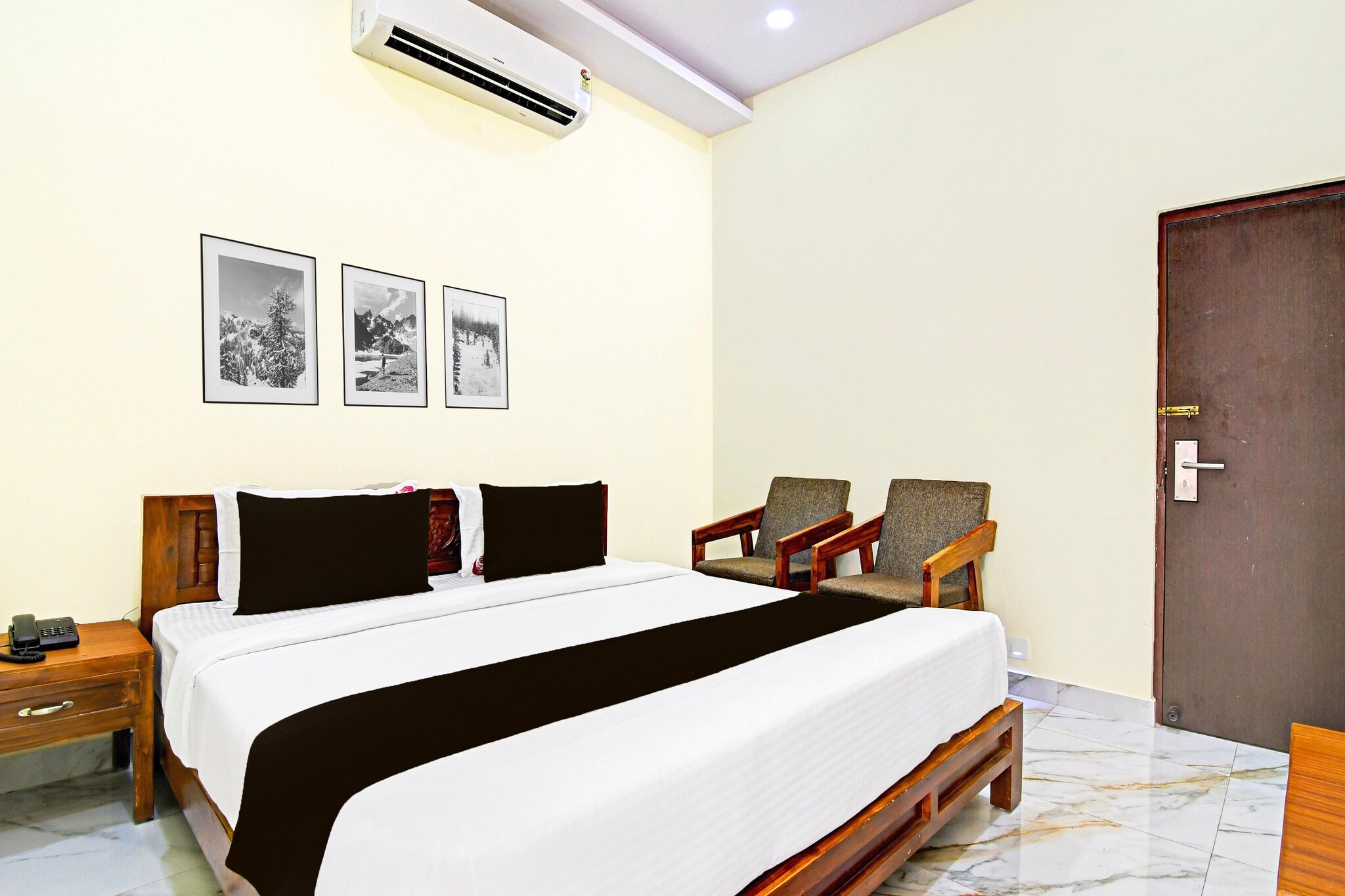Comfortable Accommodation: Blissful Stays at Dwarakanagar Near Gurudwara in Visakhapatnam offers family rooms with air-conditioning, private bathrooms, work desks, and seating areas. Each room includes free toiletries, a bath or shower, TV, and wardrobe.

Essential Facilities: Guests enjoy free WiFi throughout the property, a lift, 24-hour front desk, and room service. Free on-site private parking is available.

Prime Location: Located 7 km from Visakhapatnam Airport, the hotel is a 15-minute walk from Diamond Park and 2 km from Dondaparithy. Nearby attractions include Indira Gandhi Zoological Park (9 km) and Daba Gardens (3 km).

Highly Rated by Guests: Blissful Stays at Dwarakanagar Near Gurudwara is highly rated by guests for its excellent service and comfortable accommodation.

Unmarried couples are warmly welcome at this property.
Guests with local ID proof are warmly welcome.
Apologies, but we are currently unable to host foreign nationals at this property.
Early Check-In Policy: A full dayâ€™s room rate will be charged for check-ins before 6:00 AM. Complimentary early check-in is available between 6:00 AM and 10:00 AM, subject to room availability.
 
Check-in is only available to guests aged 18 and above. Please provide a government-issued ID to confirm your age.