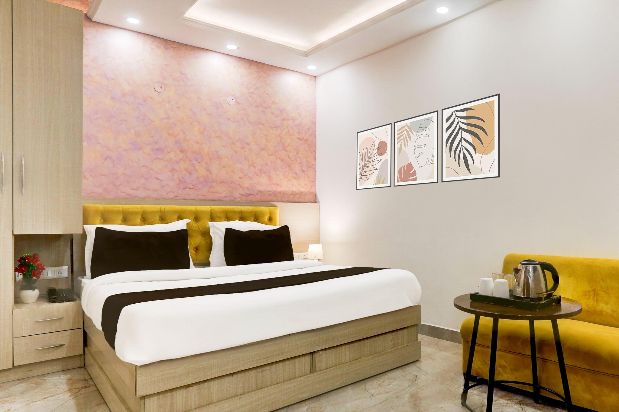 Ground floor: (bedroom(double bed, seating area, air conditioning, lift, telephone), bathroom(bathtub or shower, shower, toilet, Towels incl., shampoo, body soap, hot water))