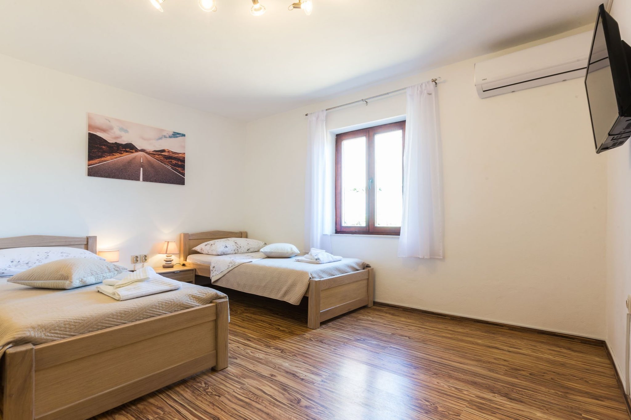 Charming and Comfortable Rooms Zadar City - Classic Double Room-Slaapkamer