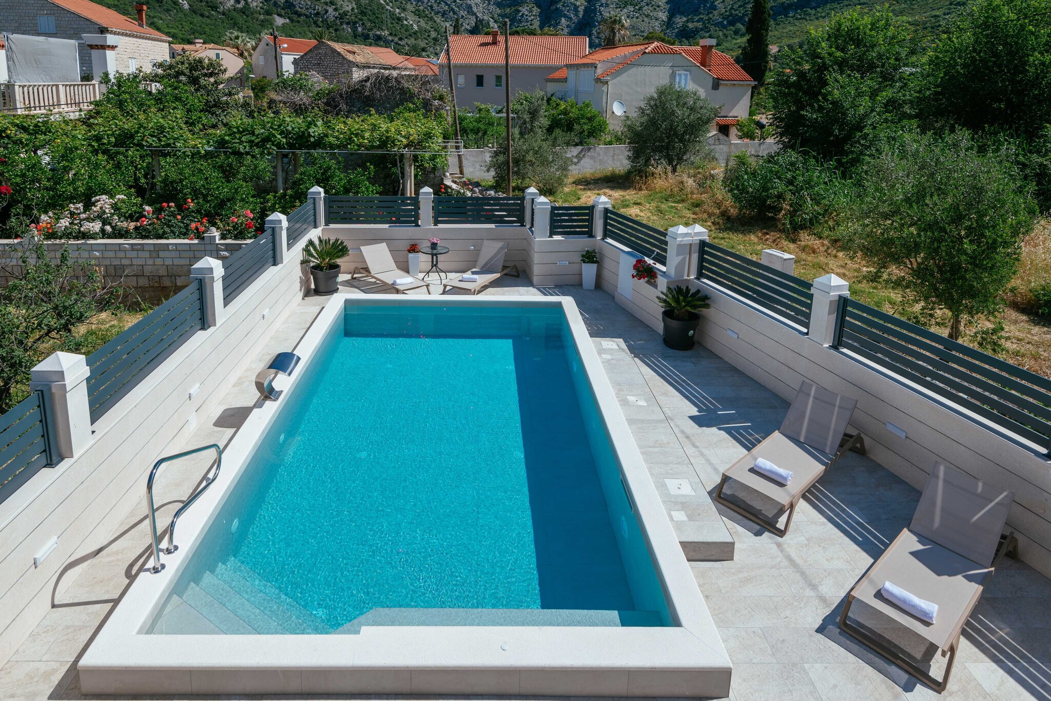 Apartments Azzurro- One Bedroom Apartment with Terrace  ( Azzurro III-gornji)-Schwimmbad