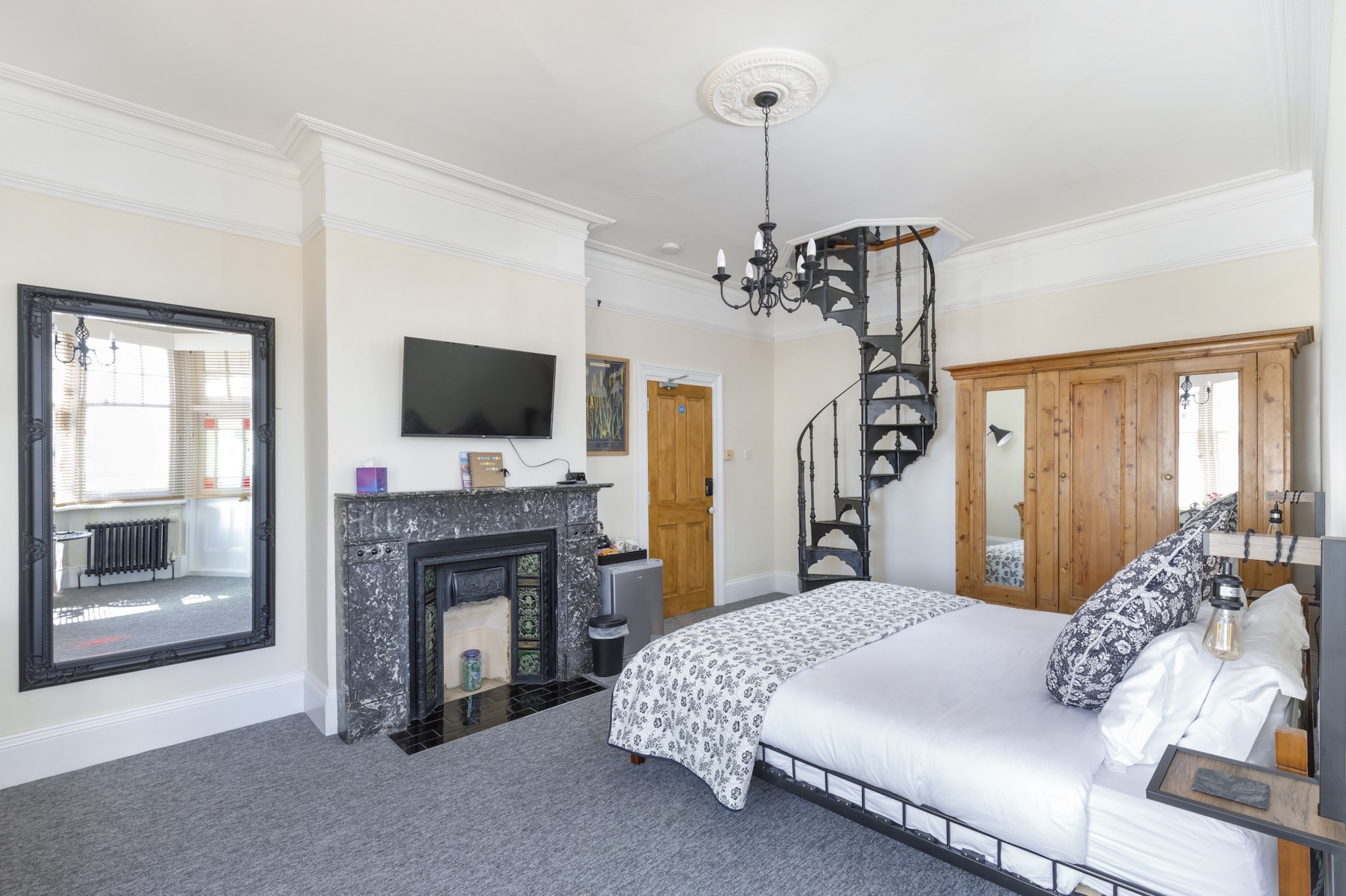 Pittodrie Guest House - Apartment 6-Slaapkamer