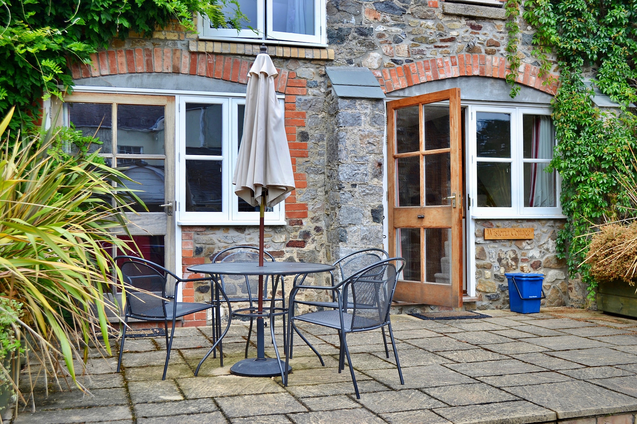 Little Dunley - Wisteria Cottage