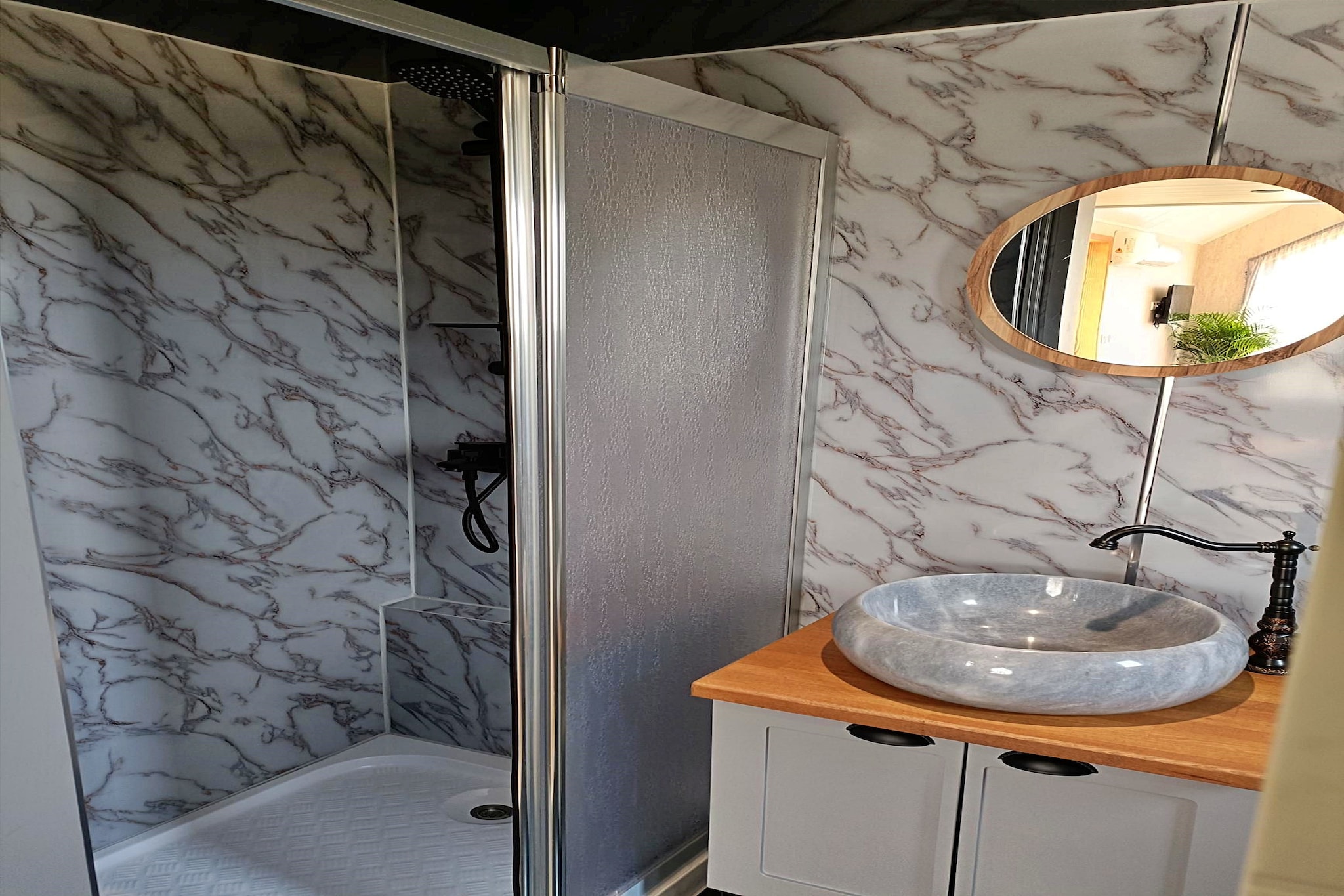 Little Dunley - The Tiny House-Badkamer
