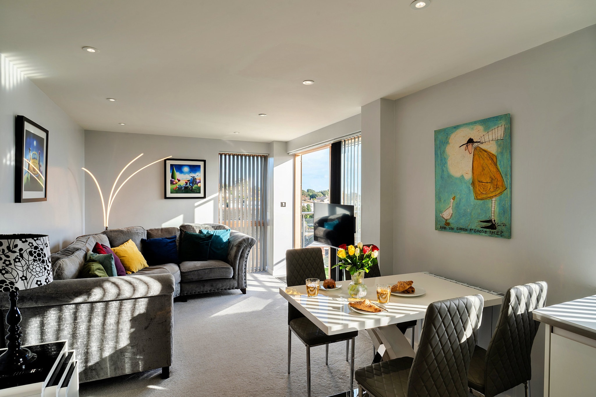 Number 10, Montpellier Apartments-Woonkamer