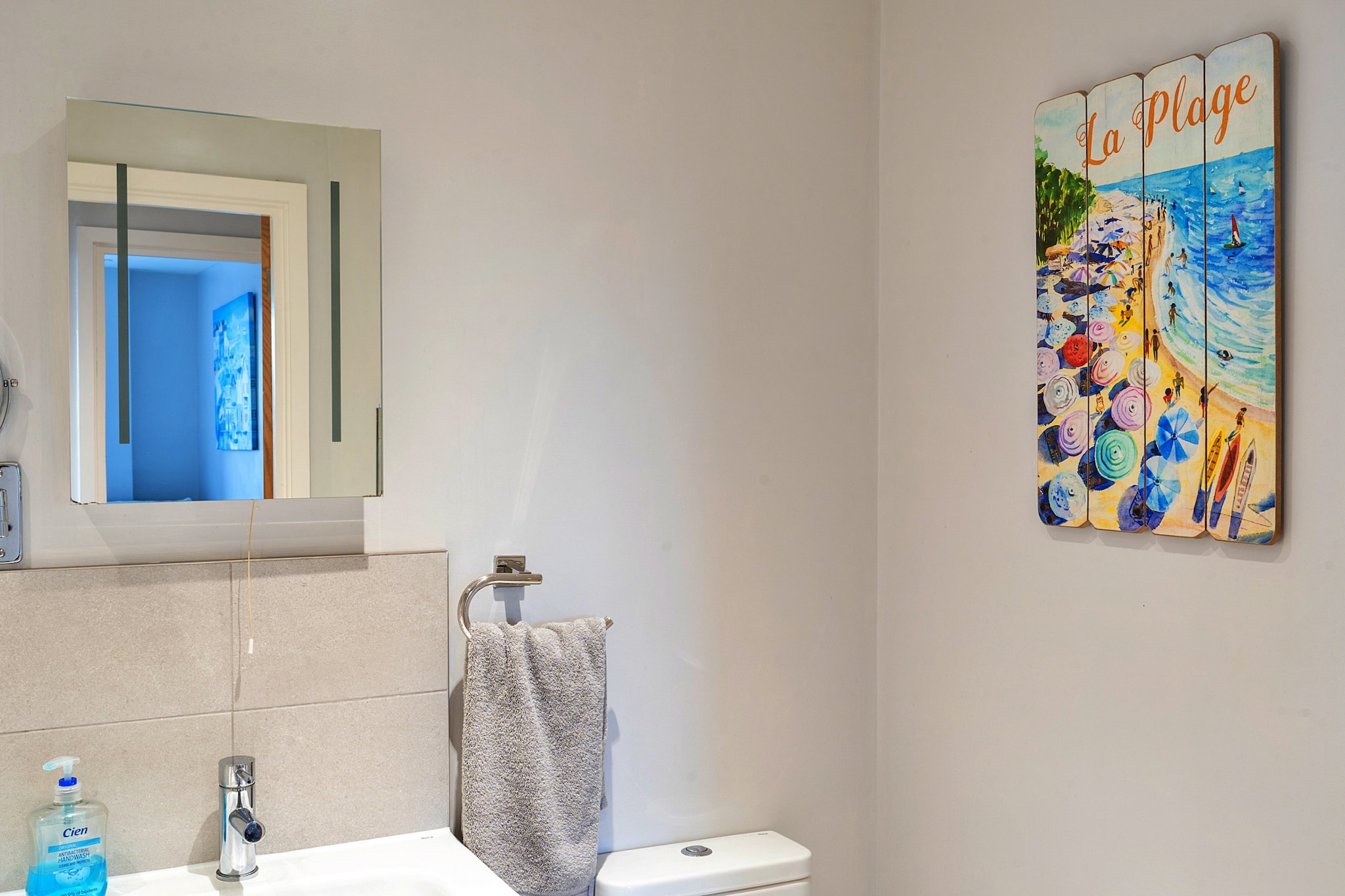 Number 10, Montpellier Apartments-Badkamer